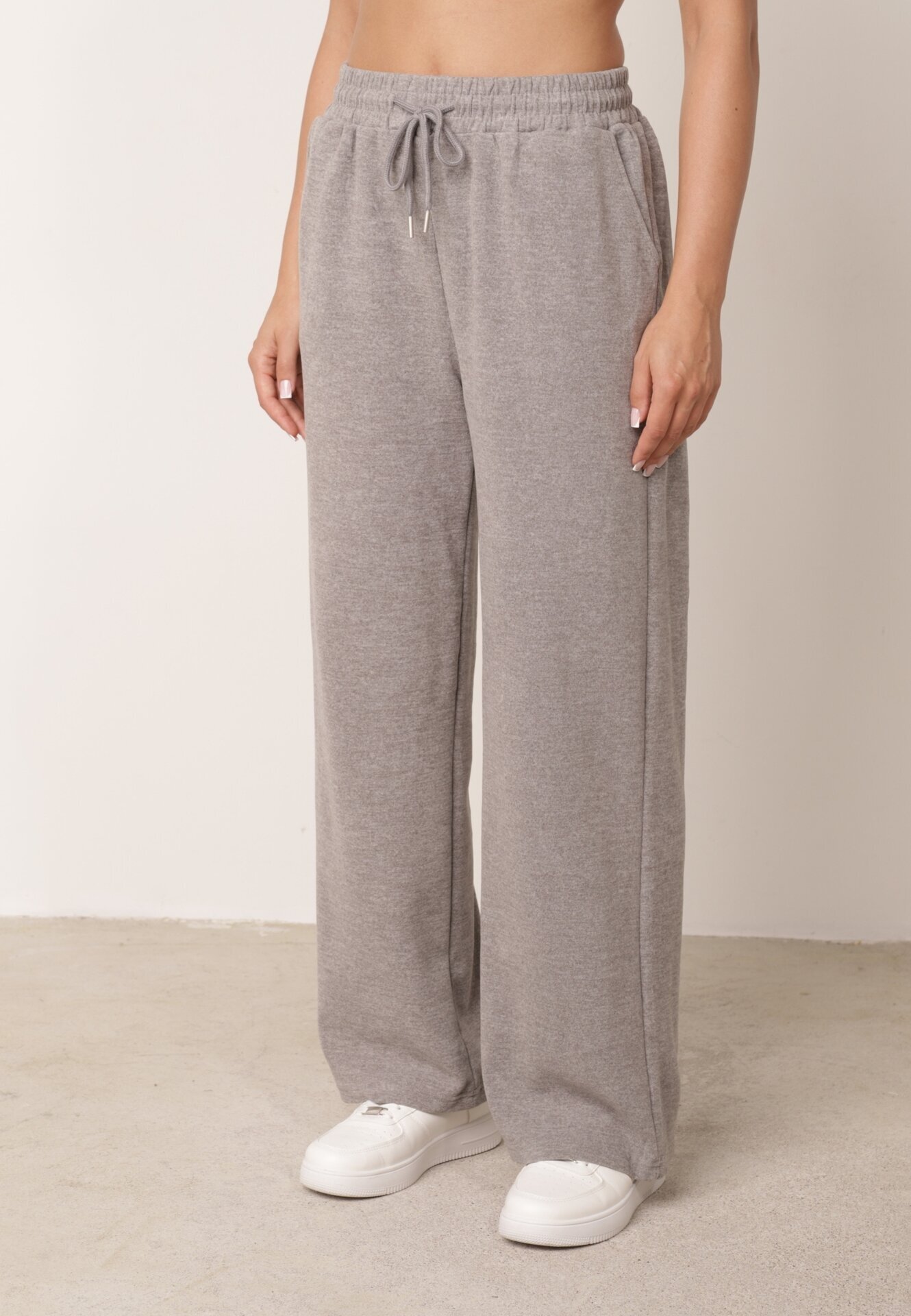 swest Set de trening cu glugă cu nasturi decorativi și pantaloni Eborissa Gri
