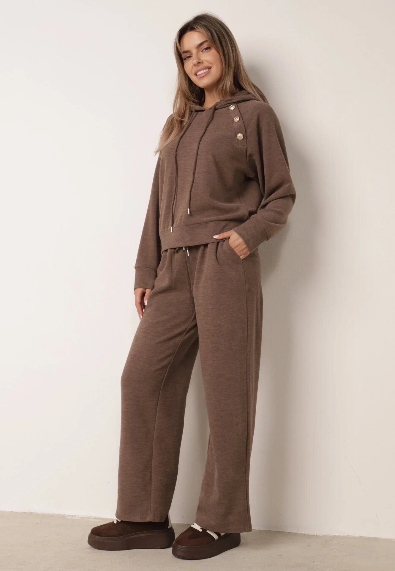swest Set de trening cu glugă cu nasturi decorativi și pantaloni Eborissa Maro