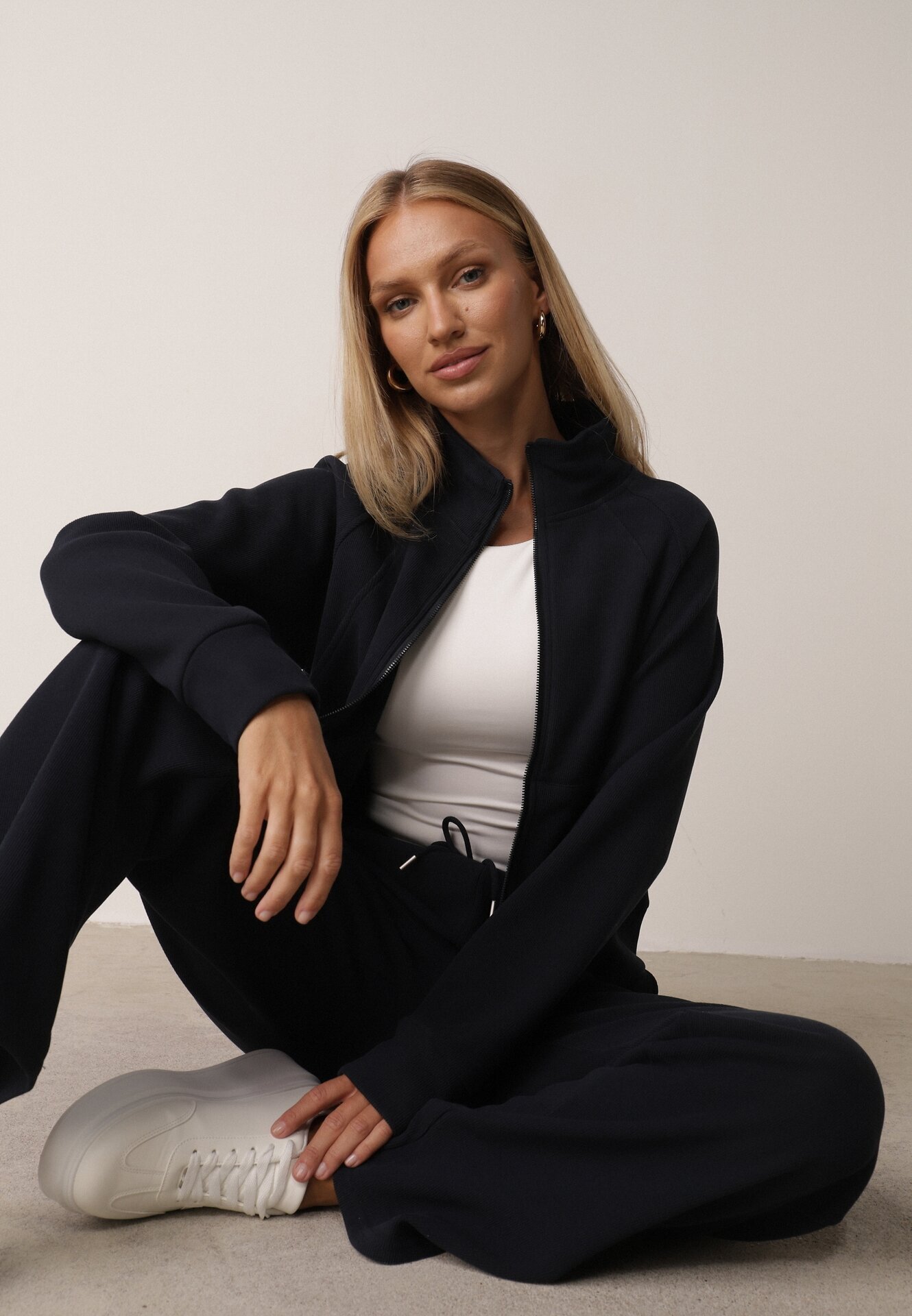 swest Set de trening cu pantaloni largi și bluză cu fermoar și guler tip tunică Aleea Bleumarin