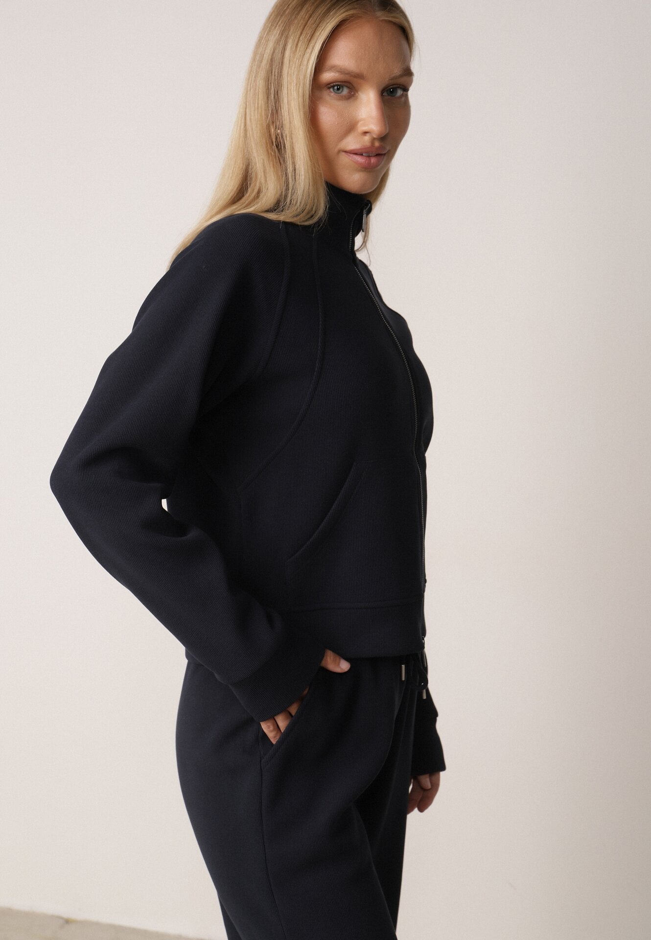 swest Set de trening cu pantaloni largi și bluză cu fermoar și guler tip tunică Aleea Bleumarin