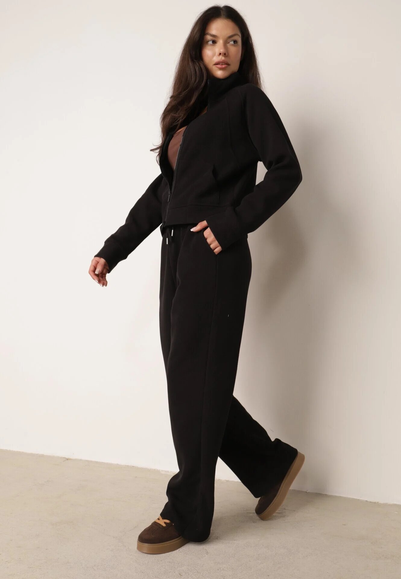 swest Set de trening cu pantaloni largi și bluză cu fermoar și guler tip tunică Aleea Negru