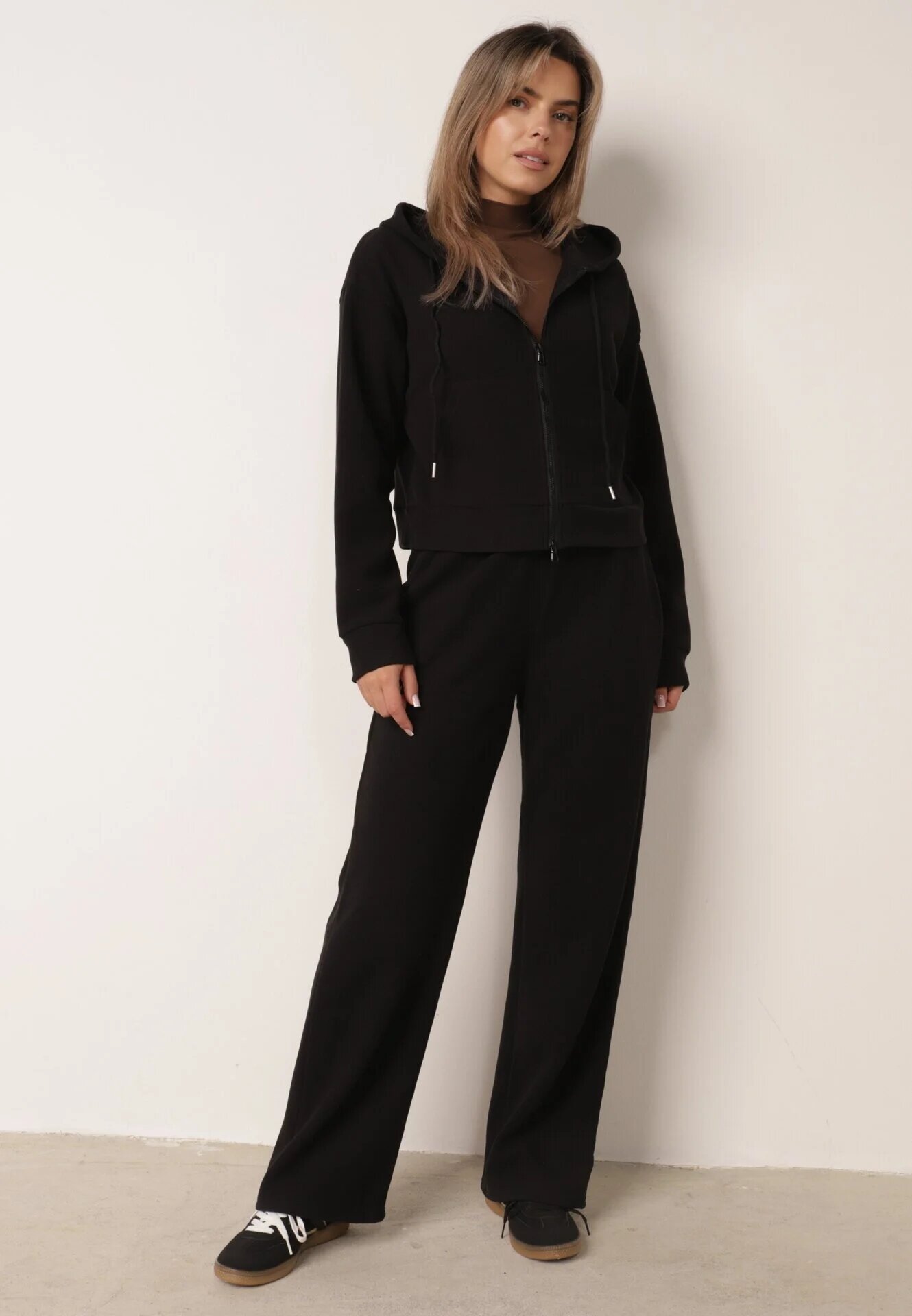 swest Set de trening din tricot rib pantaloni largi și bluză cu glugă Sinoh Negru