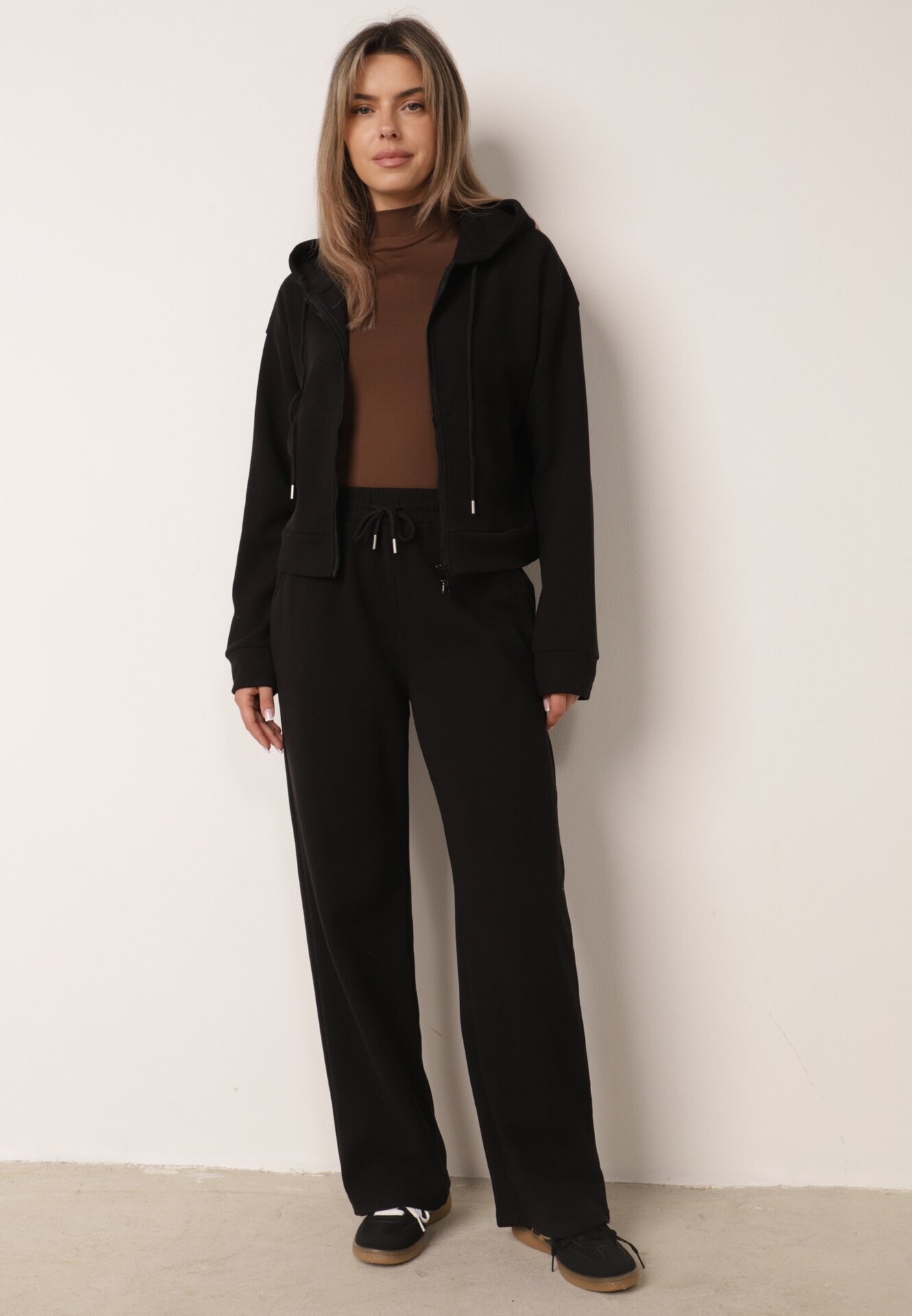 swest Set de trening din tricot rib pantaloni largi și bluză cu glugă Sinoh Negru