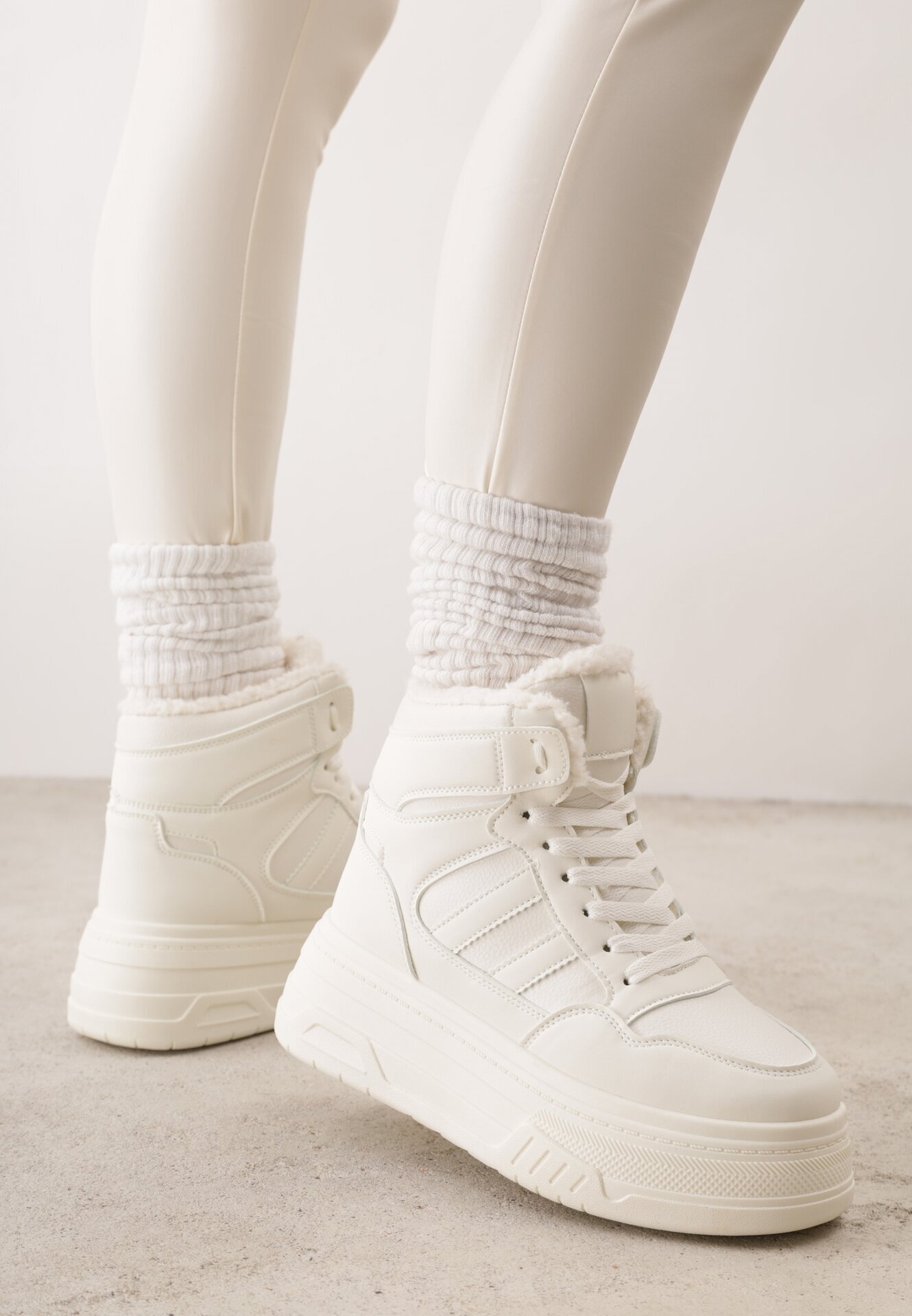 swin shoes Ghete de zăpadă cu șireturi în stil sneakers pe platformă Lennara Bej