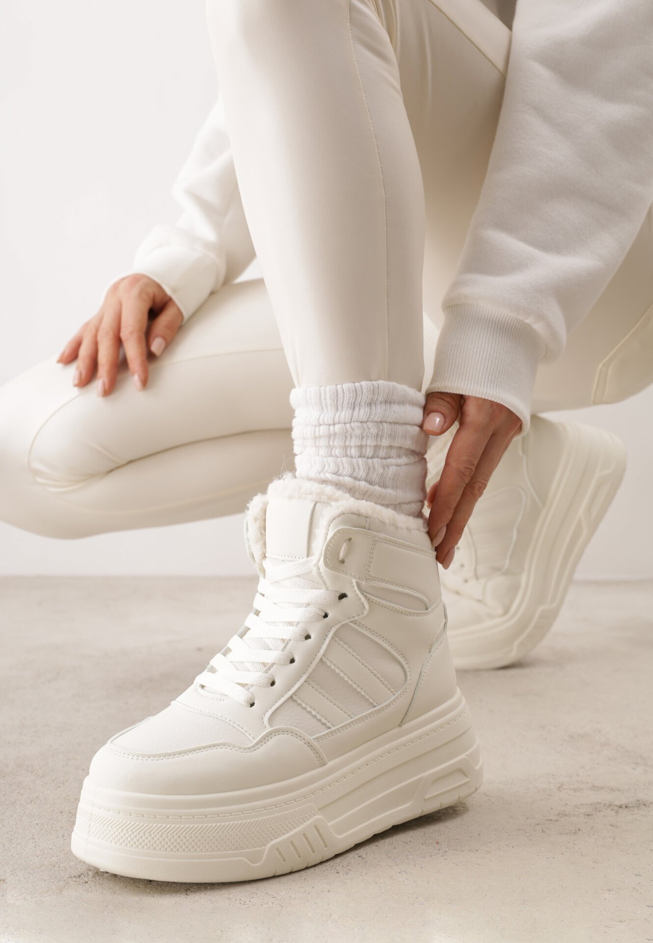 swin shoes Ghete de zăpadă cu șireturi în stil sneakers pe platformă Lennara Bej