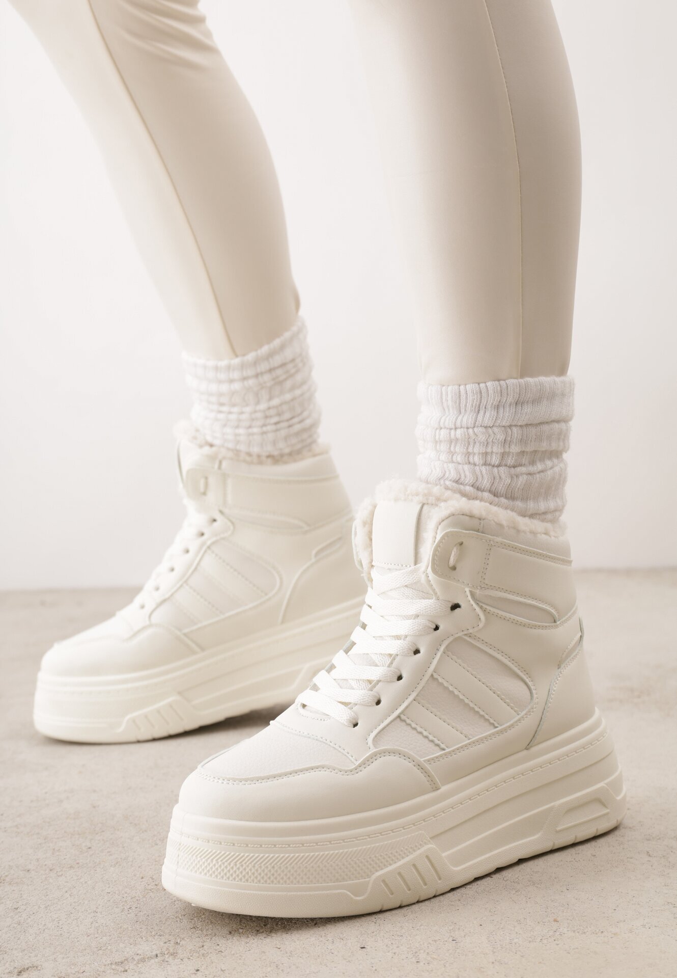 swin shoes Ghete de zăpadă cu șireturi în stil sneakers pe platformă Lennara Bej