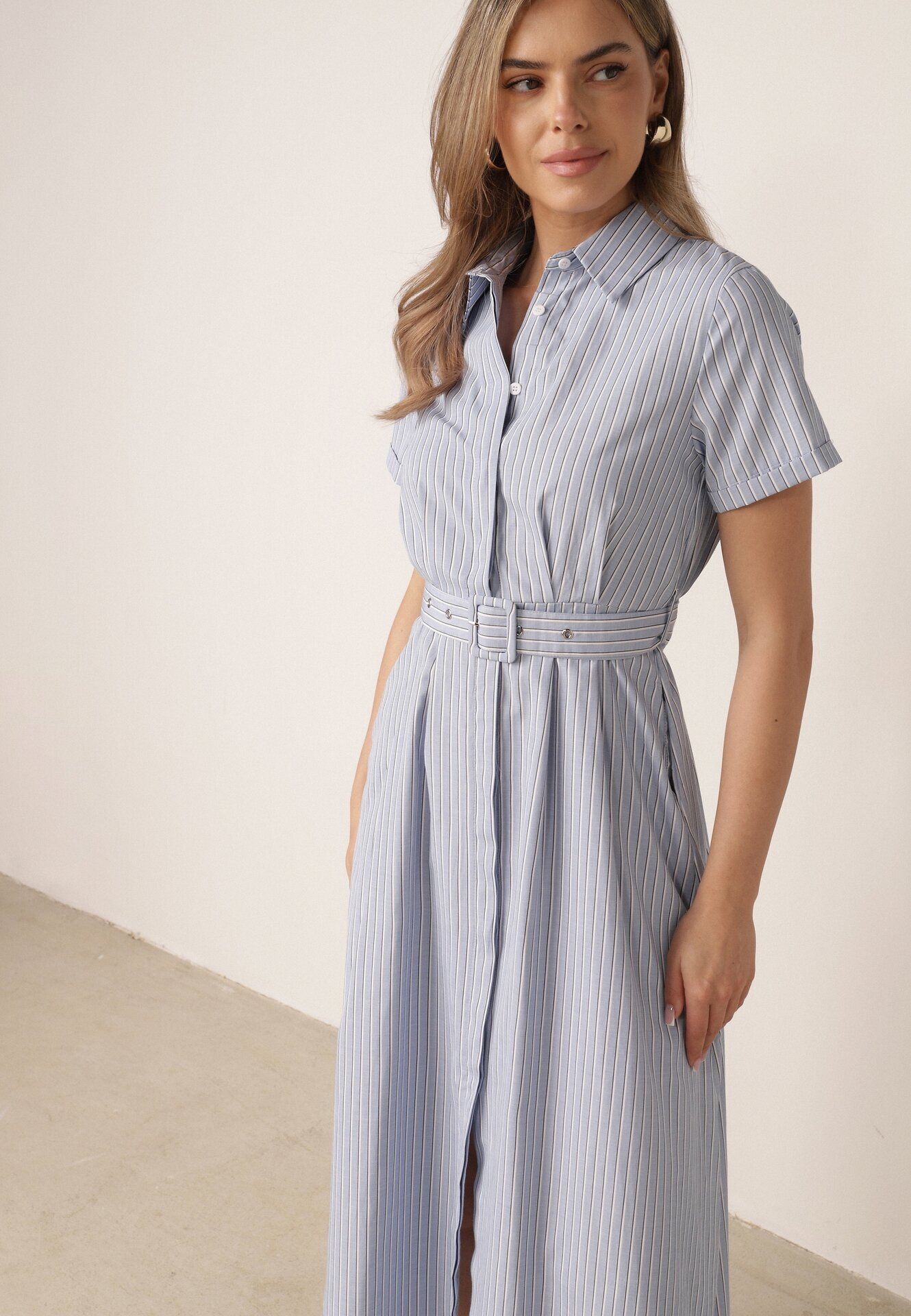 unigirl Rochie-cămașă din bumbac decorată cu dungi din material textil și cataramă Kassila Albastru deschis