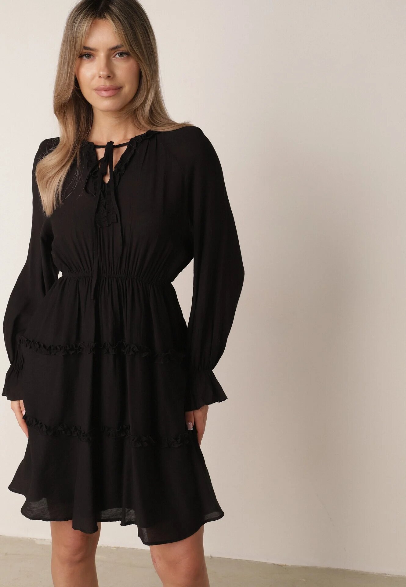 unigirl Rochie de vară din viscoză în stil Boho cu volănașe și tip cravată Barpea Neagră