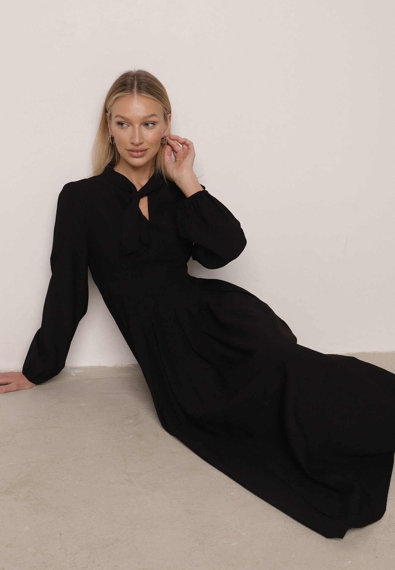 unigirl Rochie Neagră de Viscoză Plisată cu Cordon Asorrise