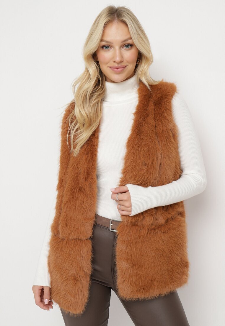 Vestă maro din blană decorată cu aplicații din piele ecologică Robenissa