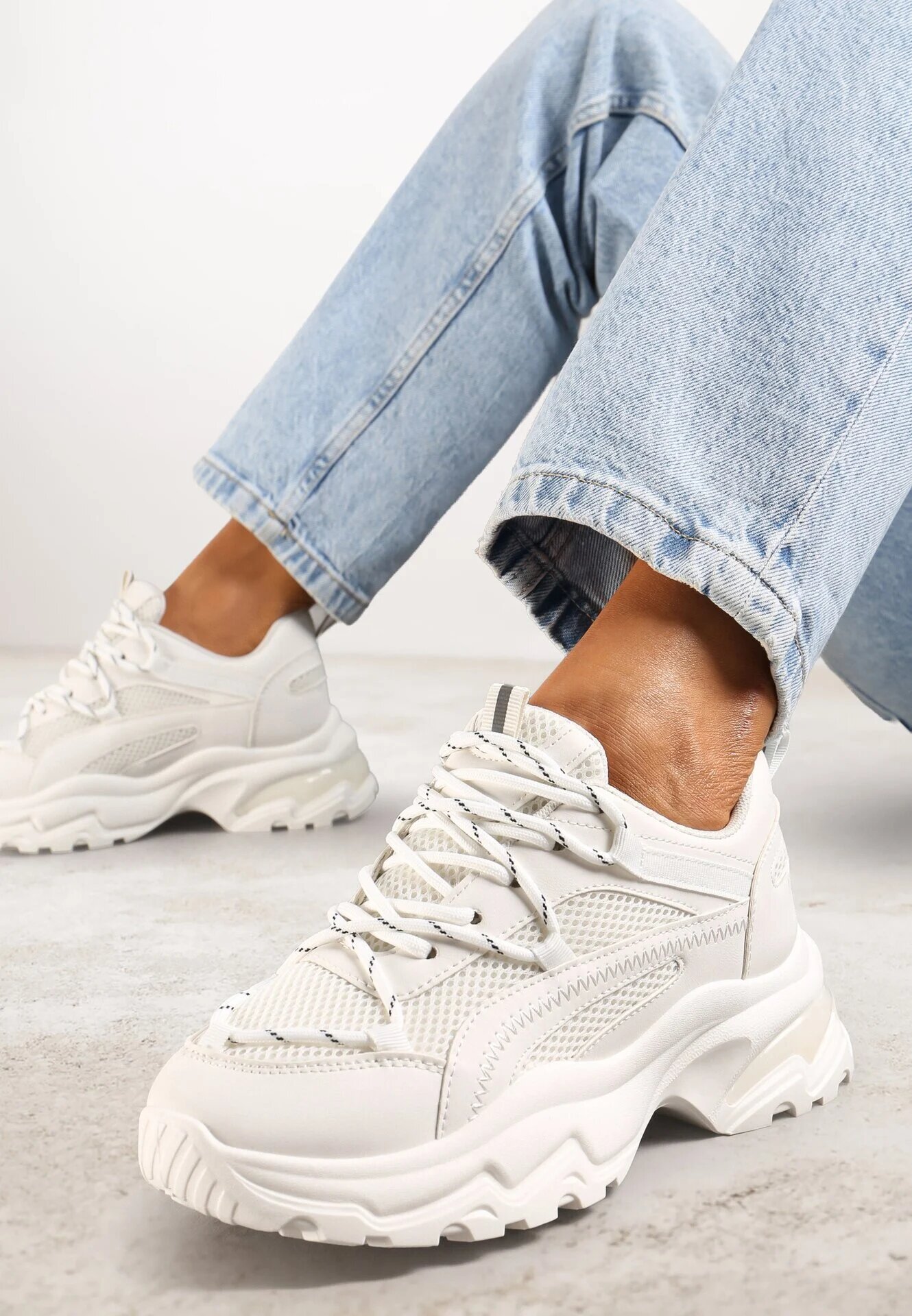 vices Adidași Albi pe Talpă Gofrată cu Șireturi Decorative și Inserții din Plasă Xerxia
