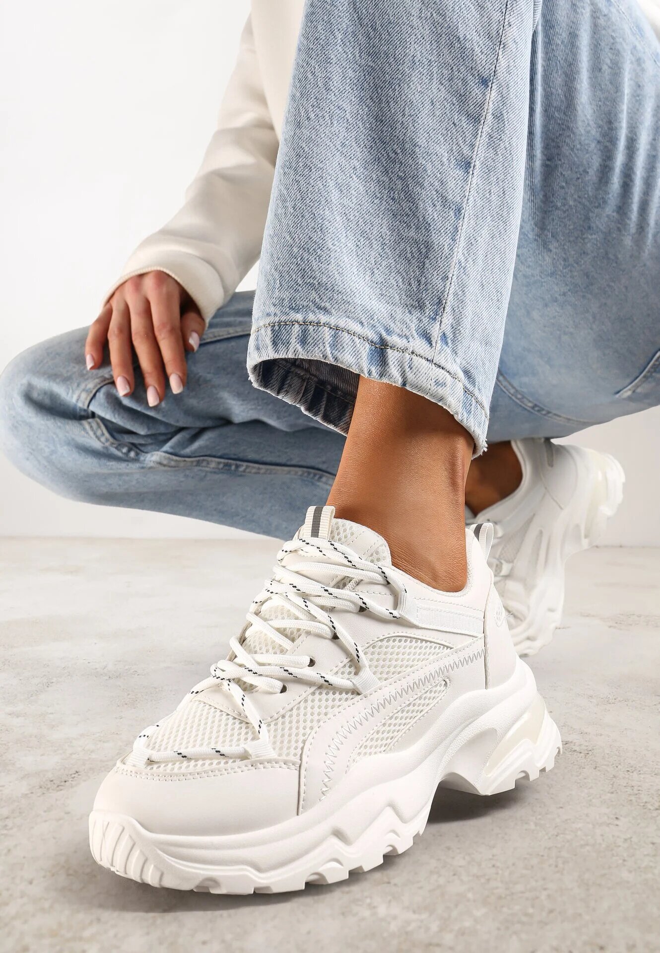 vices Adidași Albi pe Talpă Gofrată cu Șireturi Decorative și Inserții din Plasă Xerxia