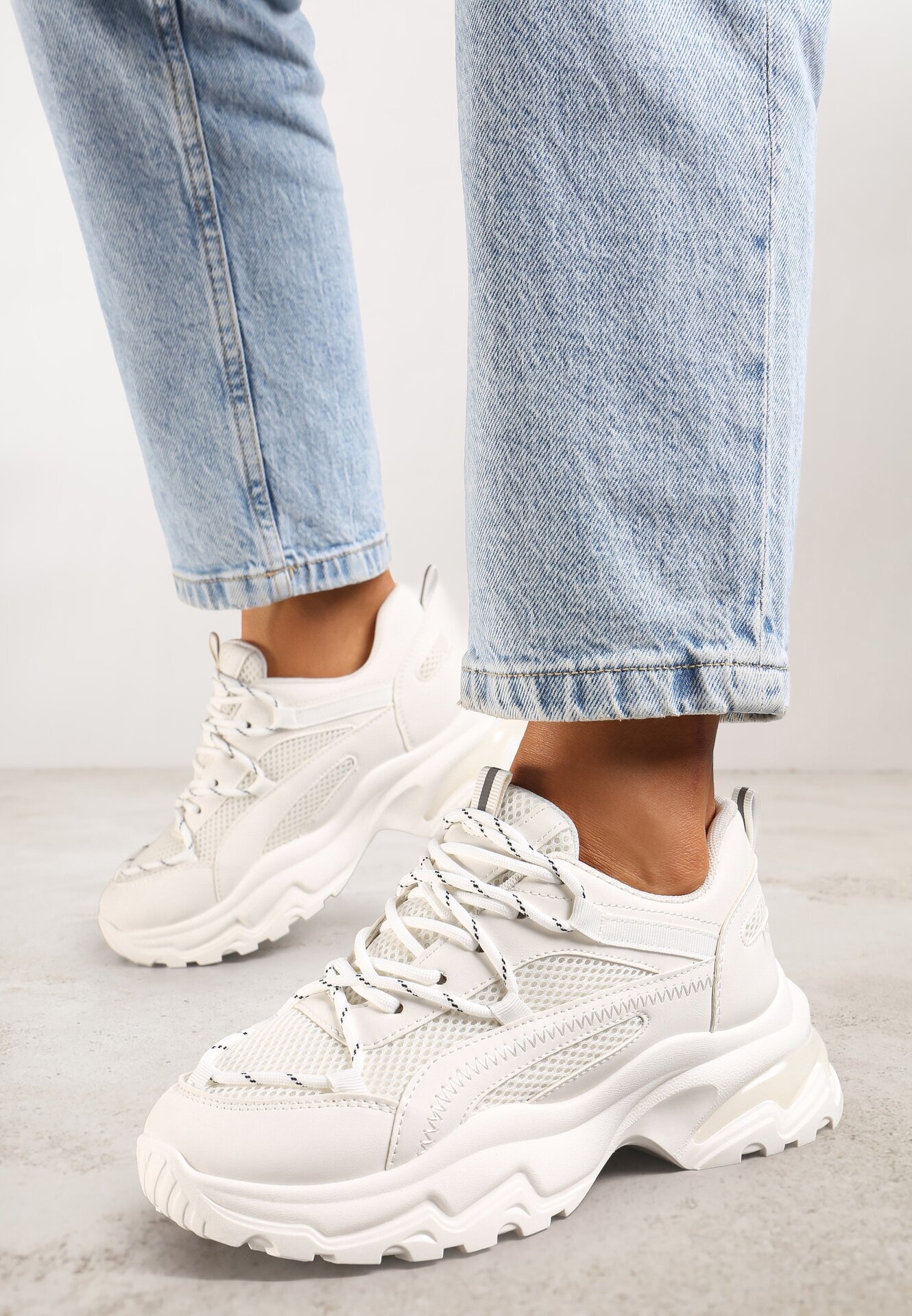 vices Adidași Albi pe Talpă Gofrată cu Șireturi Decorative și Inserții din Plasă Xerxia