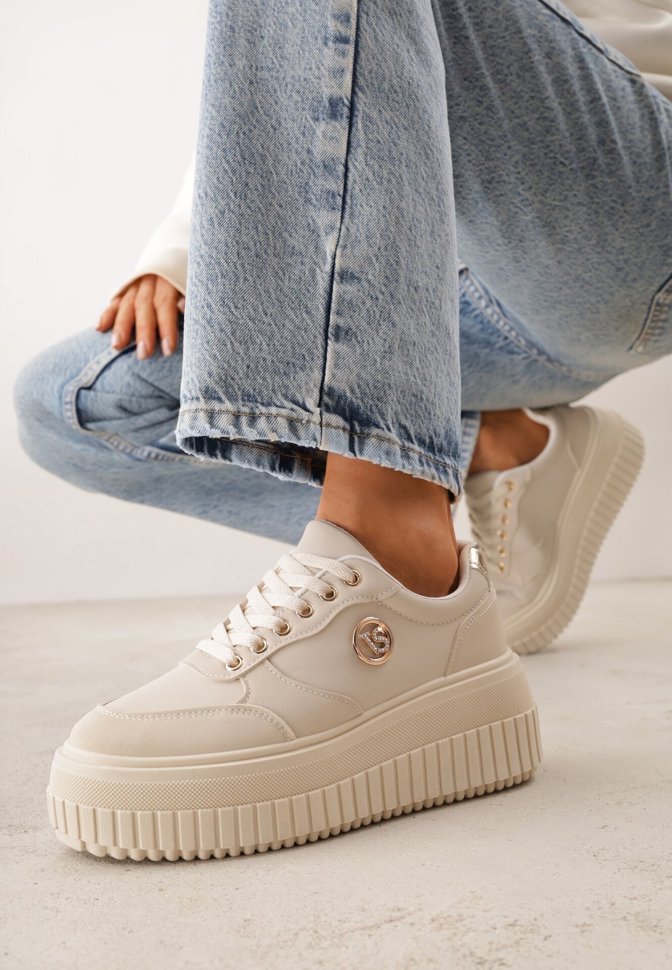 vices Adidași Bej pe Talpă Striată Decorați cu Aplicație Elegantă Lunatea