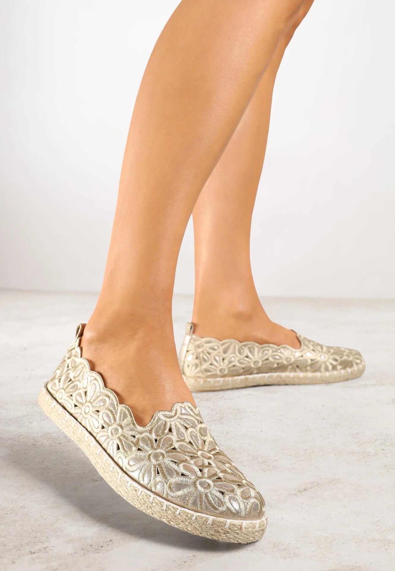 vices Espadrile Aurii Perforate cu Model Floral din Împletitură Donavia