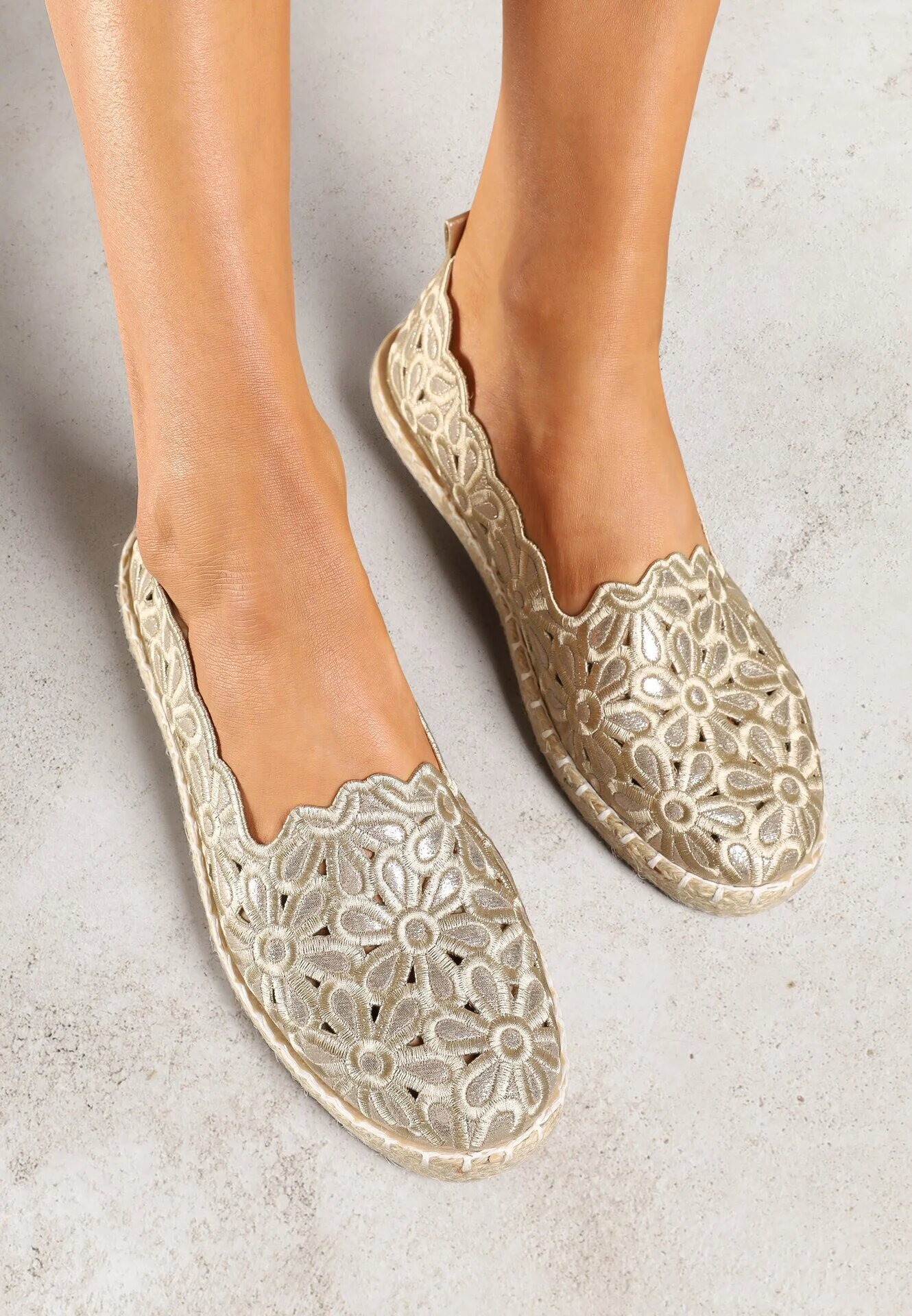 vices Espadrile Aurii Perforate cu Model Floral din Împletitură Donavia