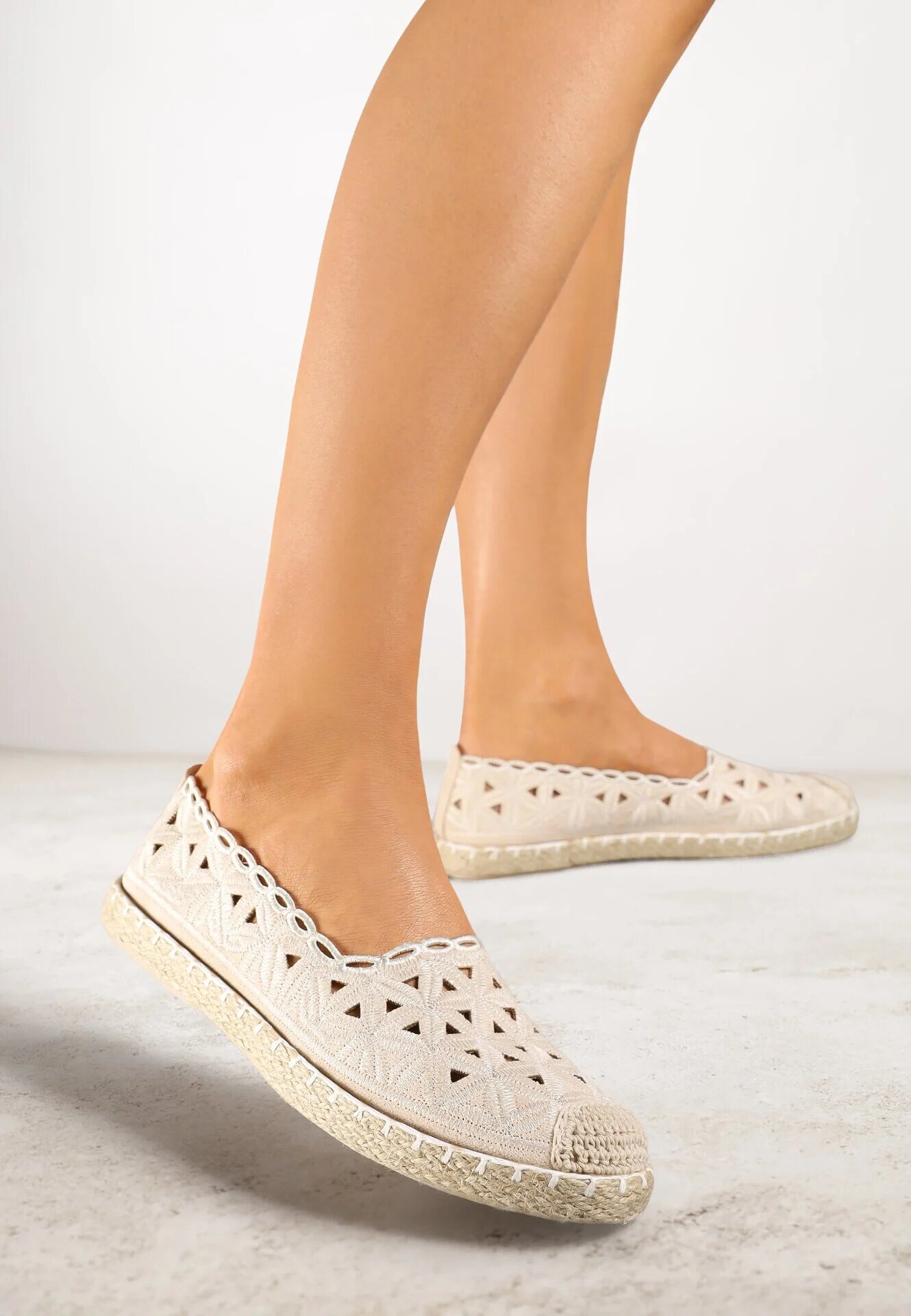 vices Espadrile Decupate Bej cu Împletitură Decorativă Arivrae