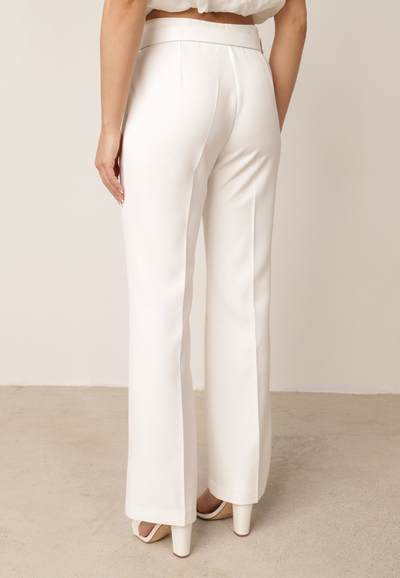 vices Pantaloni eleganți evazați cu dungă ornamentați cu dungi Neronia Albi