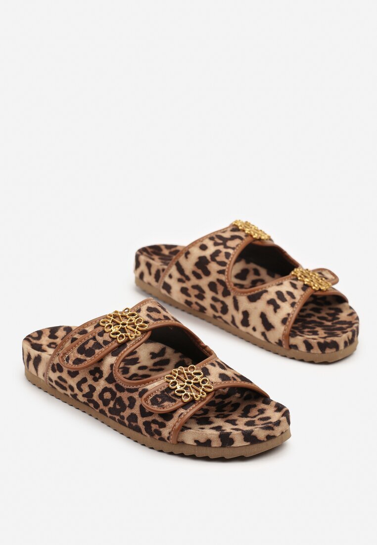 vices Papuci leopard cu decorațiune metalică și două barete Maithiana