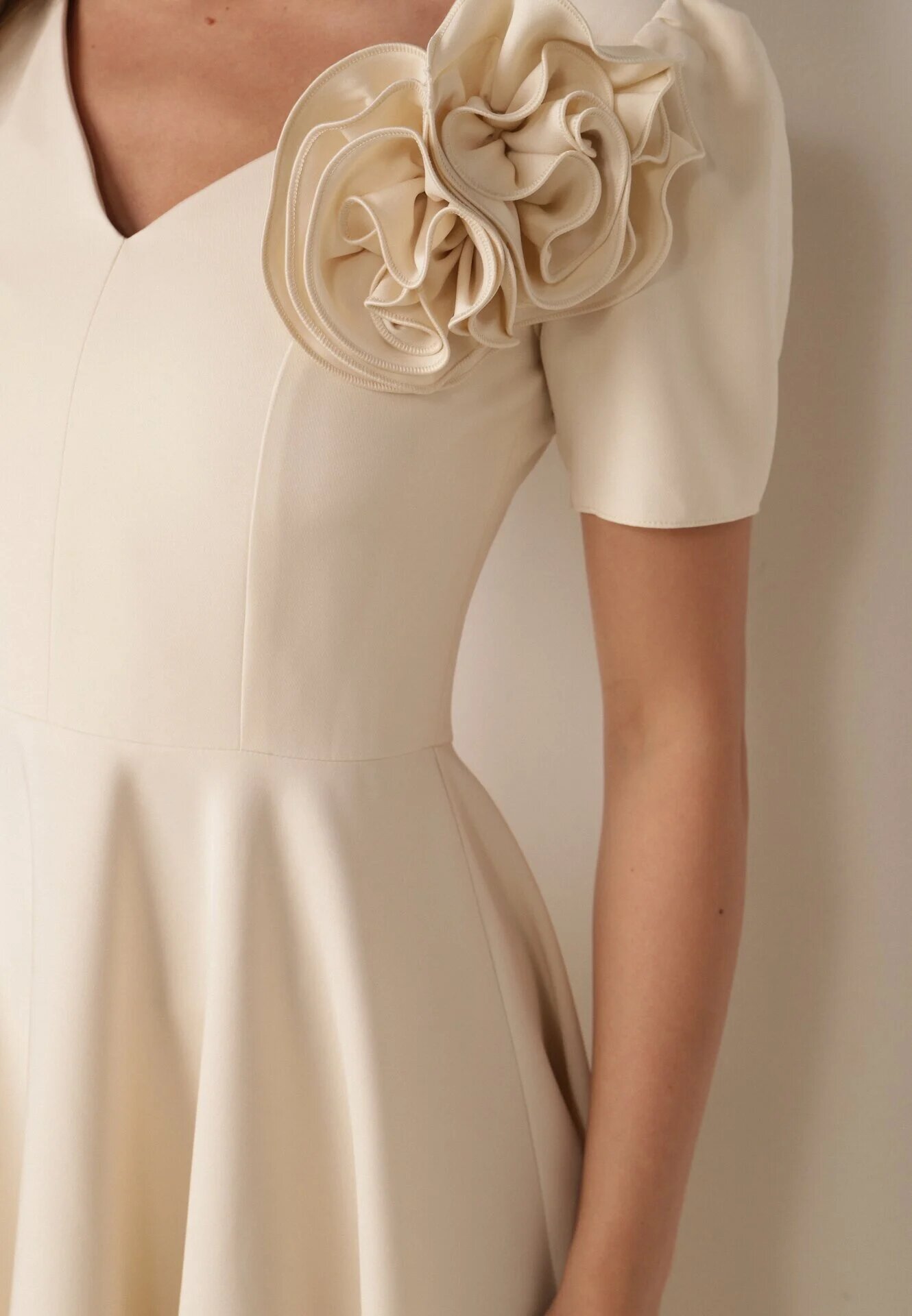 vices Rochie Bej