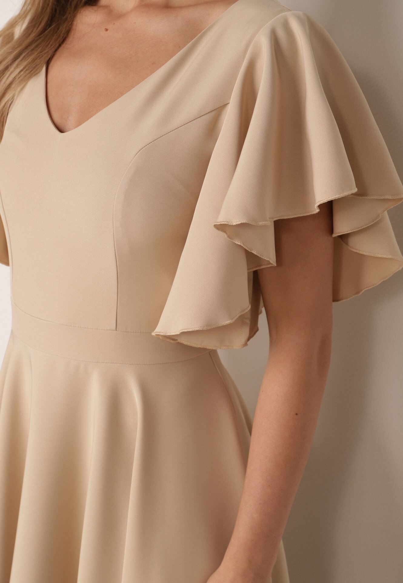 vices Rochie de seară cu croială evazată și volane în loc de mâneci Ghala Bej