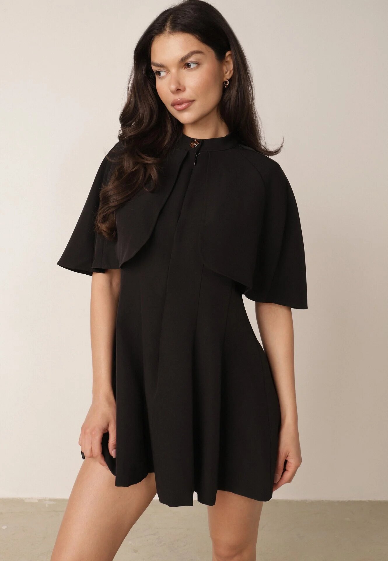 vices Rochie elegantă evazată cu șal imitat de pelerină Faneno Neagră
