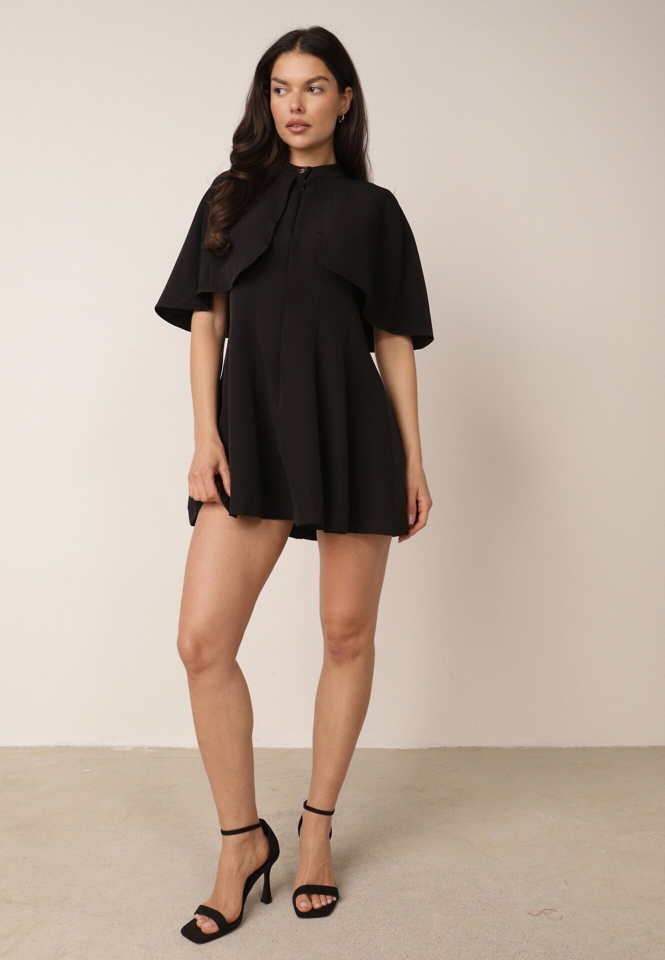 vices Rochie elegantă evazată cu șal imitat de pelerină Faneno Neagră
