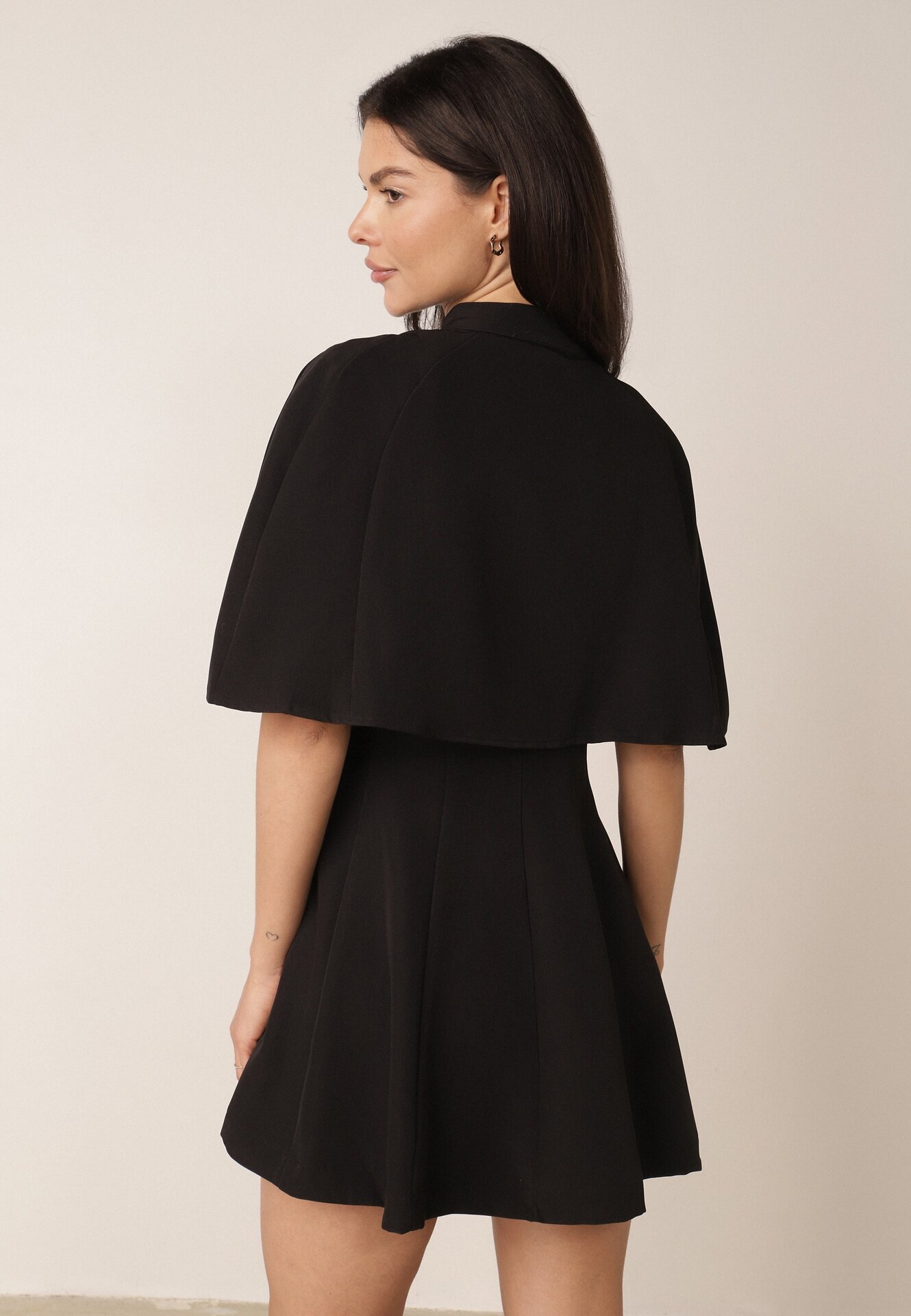 vices Rochie elegantă evazată cu șal imitat de pelerină Faneno Neagră