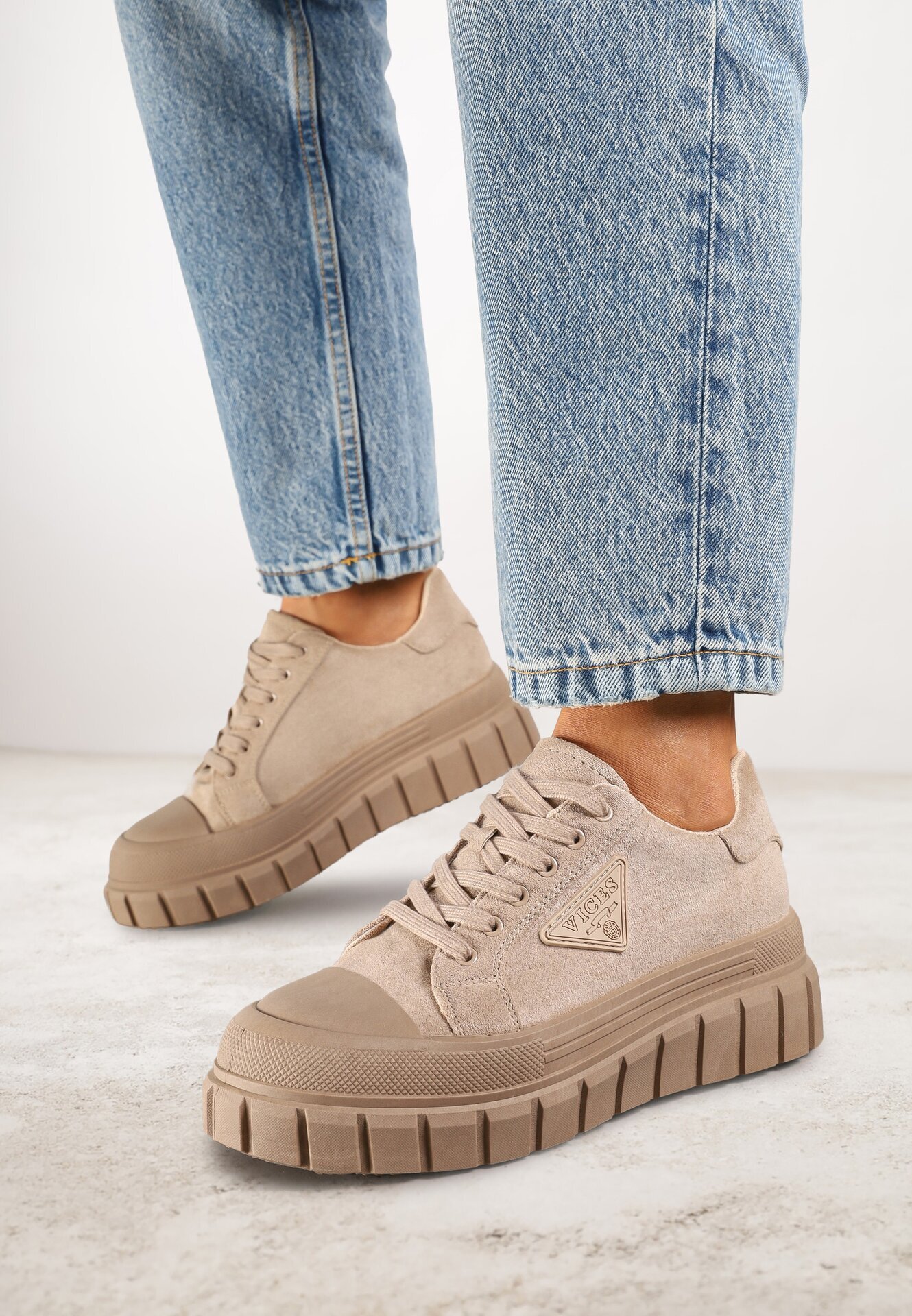vices Sneakers Bej închis pe Talpă Groasă cu Aplicație Geometrică Leanae
