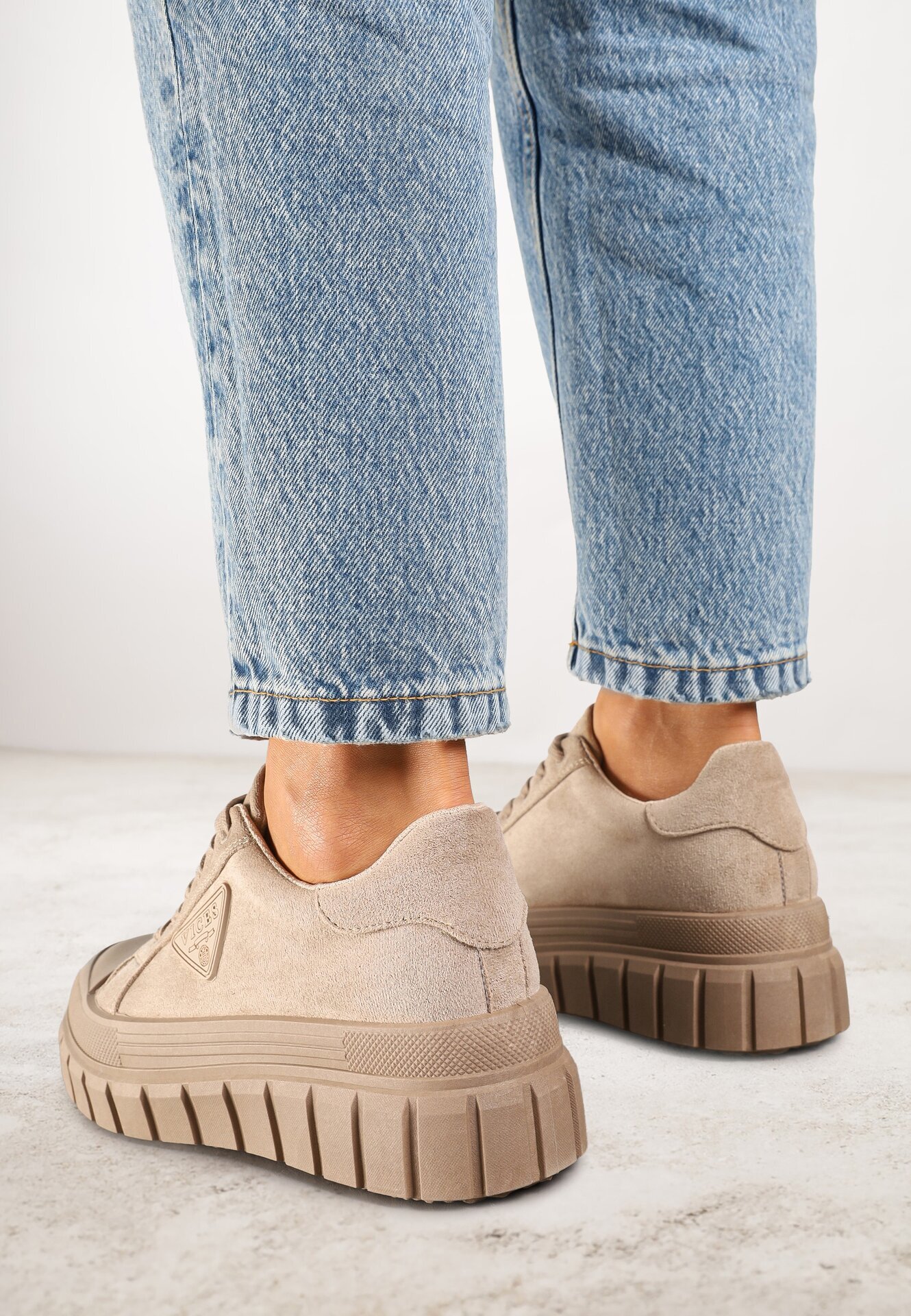 vices Sneakers Bej închis pe Talpă Groasă cu Aplicație Geometrică Leanae