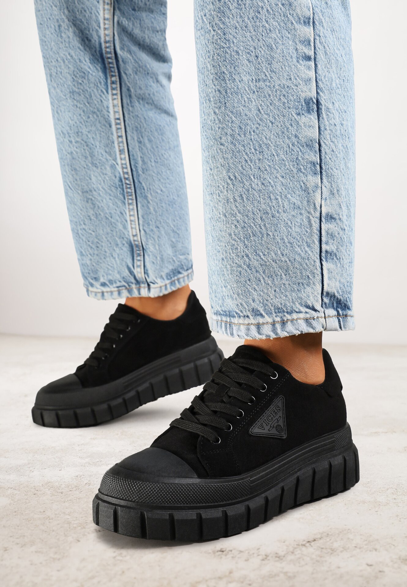 vices Sneakers Negre pe Talpă Groasă cu Aplicație Geometrică Leanae