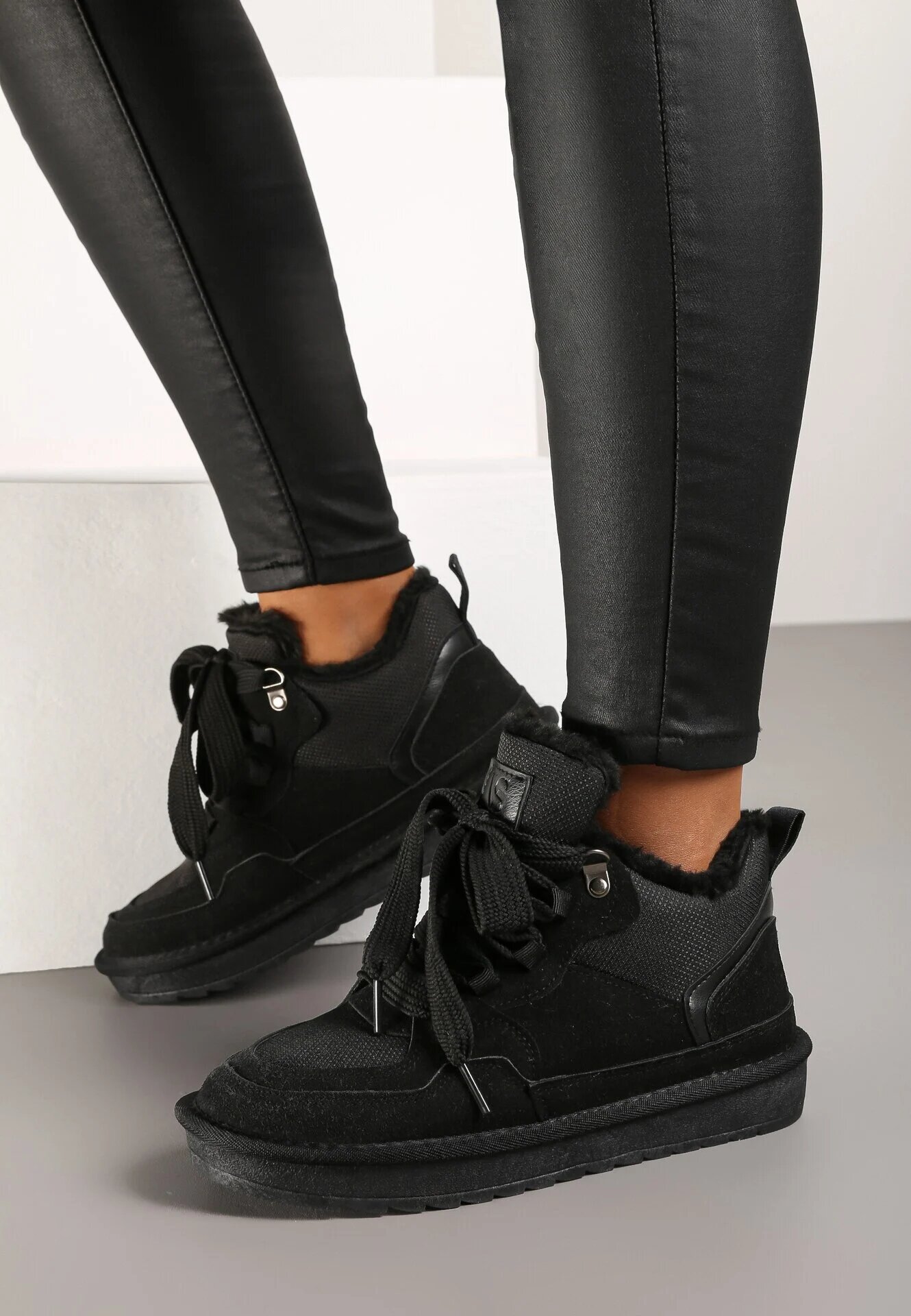 vices Sneakers Negri în stil de cizme de zăpadă Căptușiți cu șireturi late Rennith
