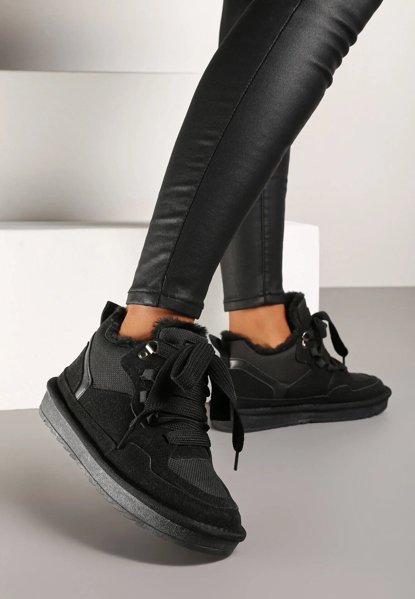 vices Sneakers Negri în stil de cizme de zăpadă Căptușiți cu șireturi late Rennith