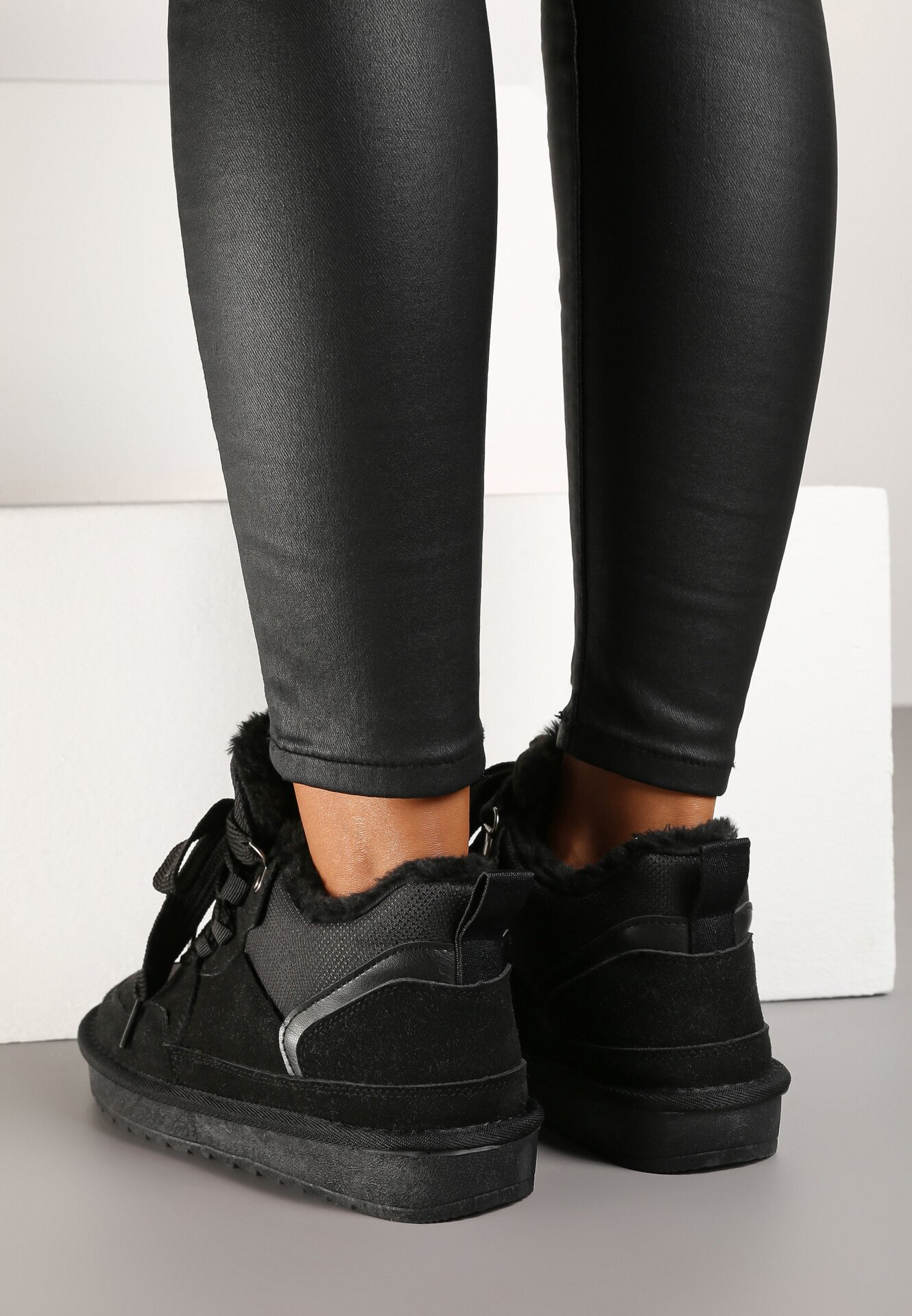 vices Sneakers Negri în stil de cizme de zăpadă Căptușiți cu șireturi late Rennith