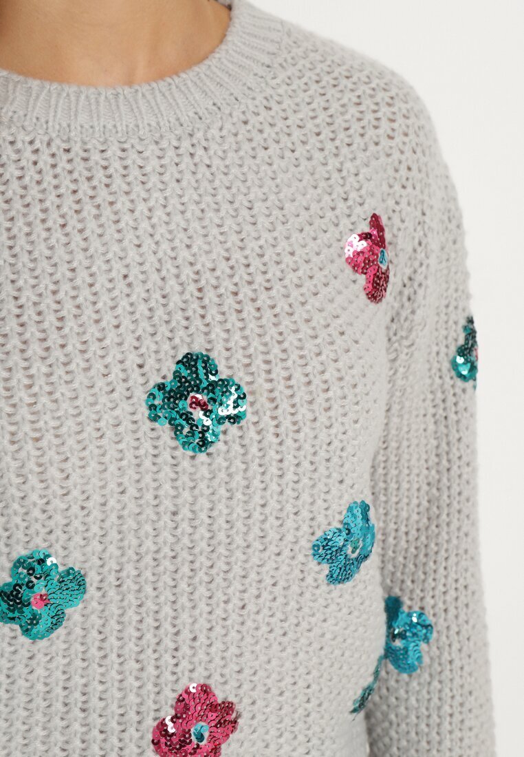 wei wei Pulover gri deschis din tricot în relief cu viscoză decorat cu flori din paiete Edamara
