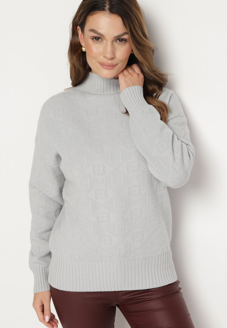 wool fashion Pulover pe gât Gri deschis cu model decorativ în relief cu finisaj reiat Melodiea