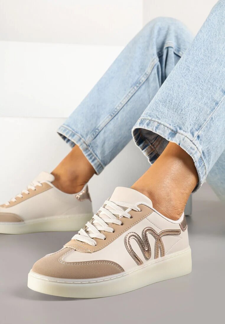 yolera Sneakerși Bej închis în stilul tenișilor iconici decorați cu aplicație Zillifia