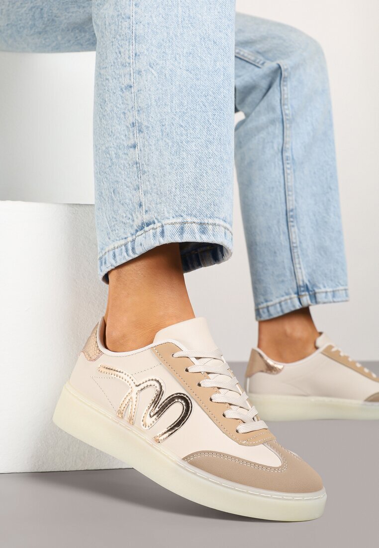 yolera Sneakerși Bej închis în stilul tenișilor iconici decorați cu aplicație Zillifia