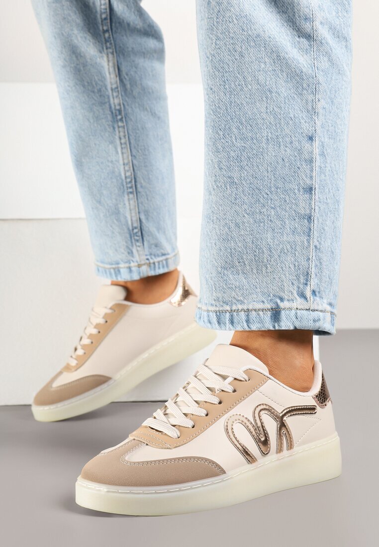 yolera Sneakerși Bej închis în stilul tenișilor iconici decorați cu aplicație Zillifia