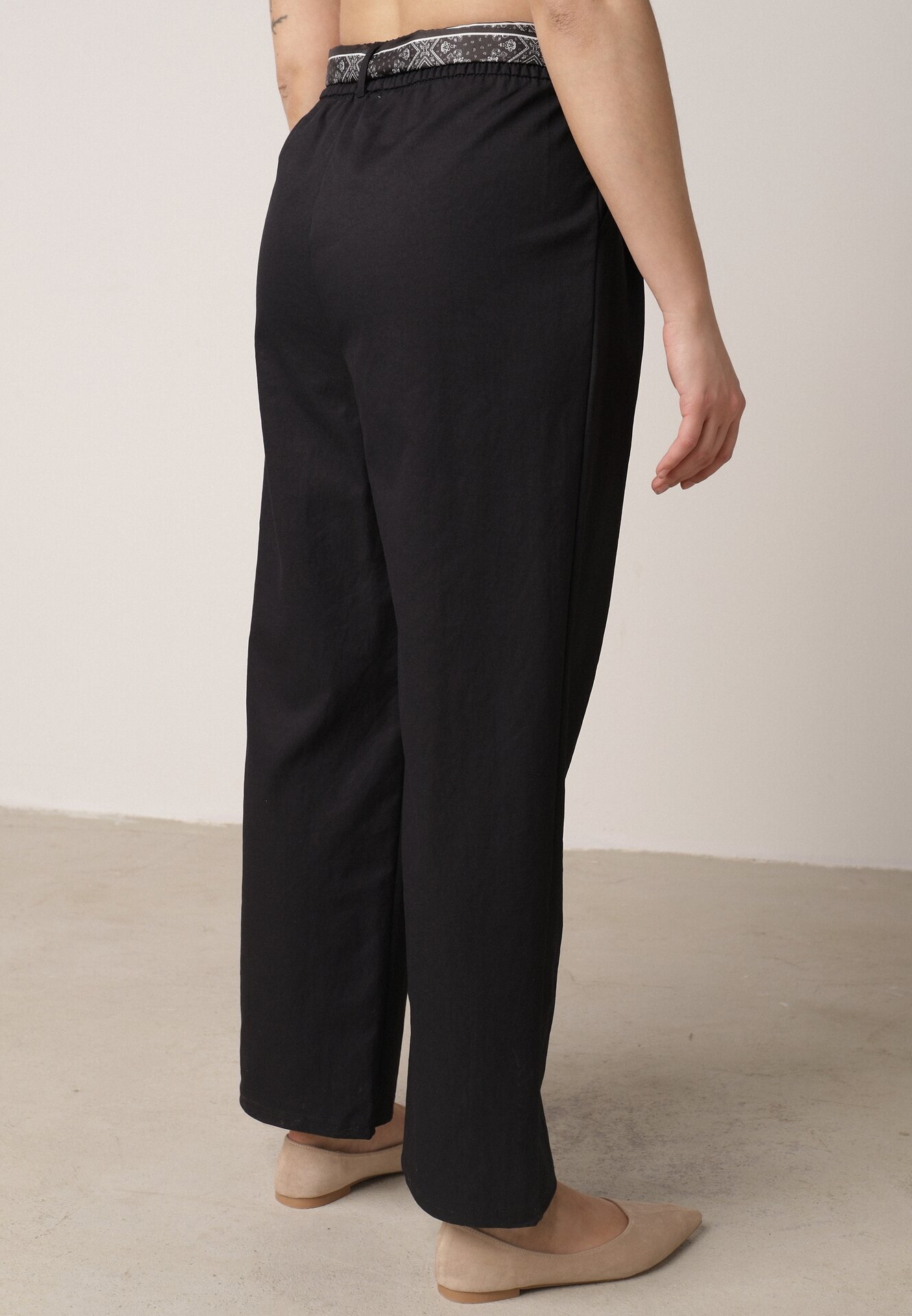 yu & me Pantaloni eleganți albaștri din bumbac și viscoză cu o curea-eșarfă din material Vetina