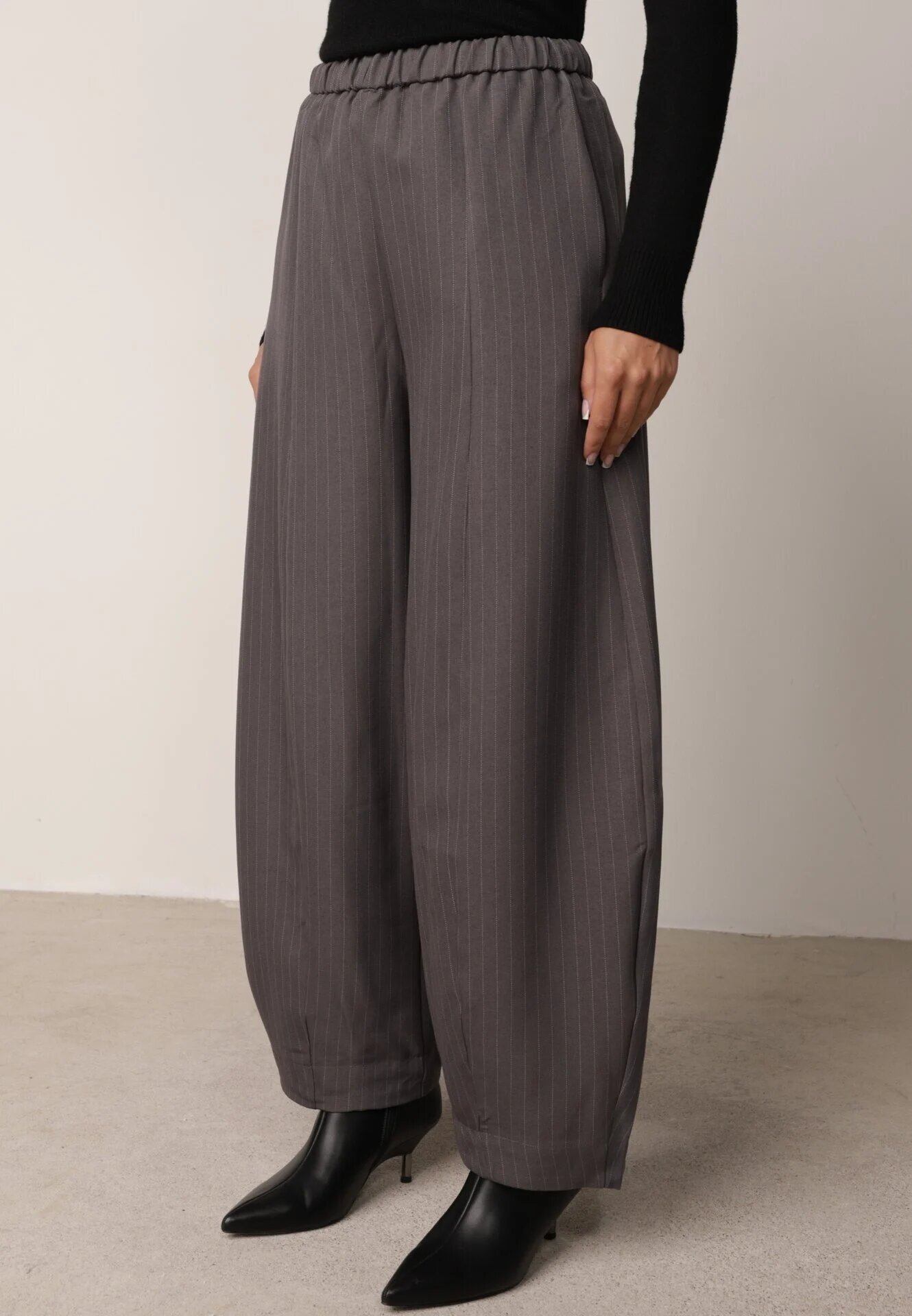 yu & me Pantaloni eleganți Casual în dungi fine croi balloon Ralaefa Gri