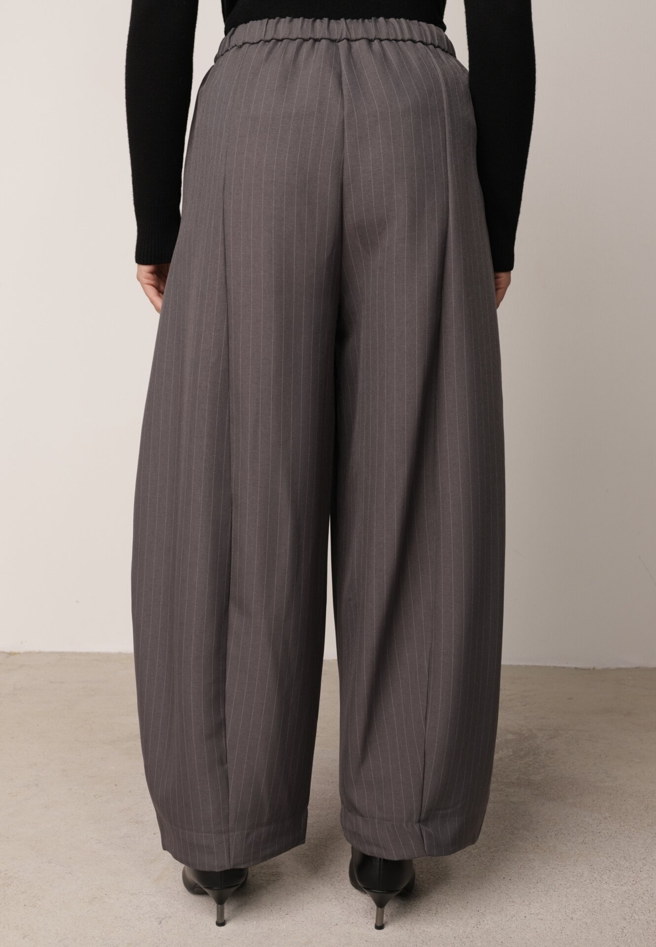 yu & me Pantaloni eleganți Casual în dungi fine croi balloon Ralaefa Gri