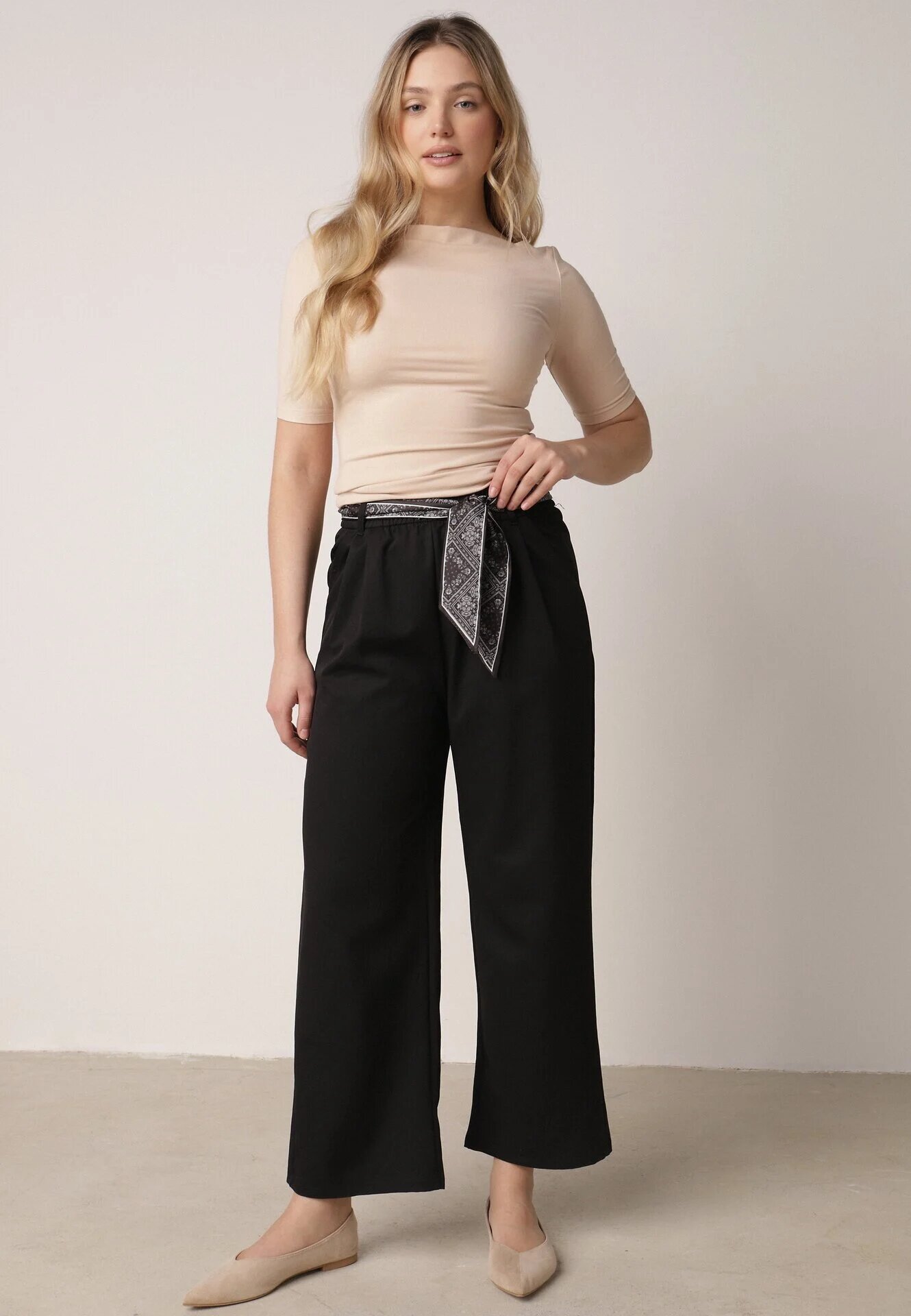 yu & me Pantaloni Eleganți Negri din Bumbac și Viscoză cu Curea-Eșarfă din Material Vetina