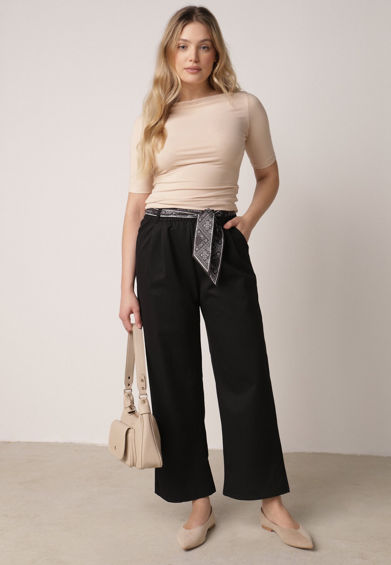 yu & me Pantaloni Eleganți Negri din Bumbac și Viscoză cu Curea-Eșarfă din Material Vetina