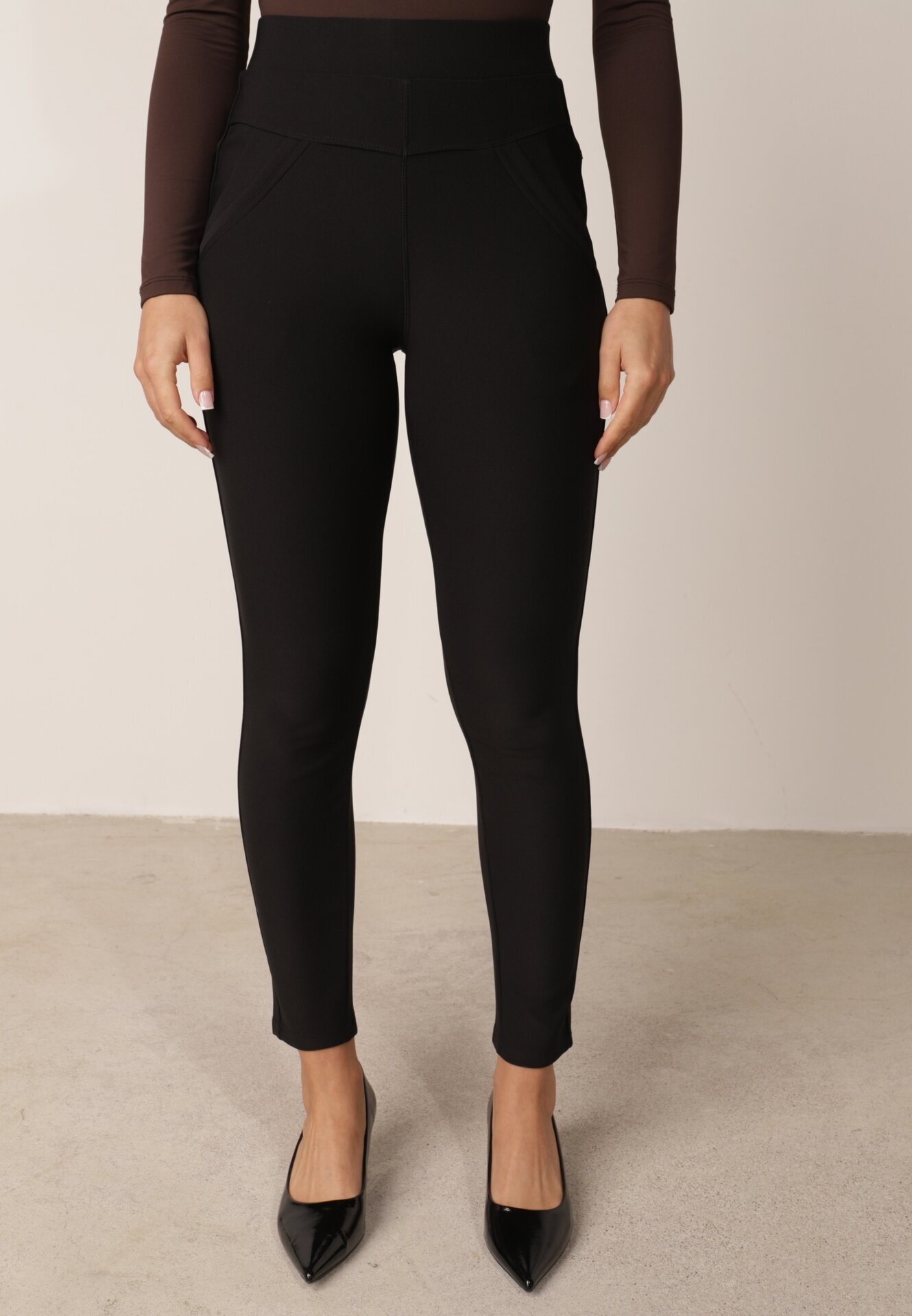 yu & me Pantaloni Negri cu croială ajustată cu elastic în talie și buzunare Rizenna