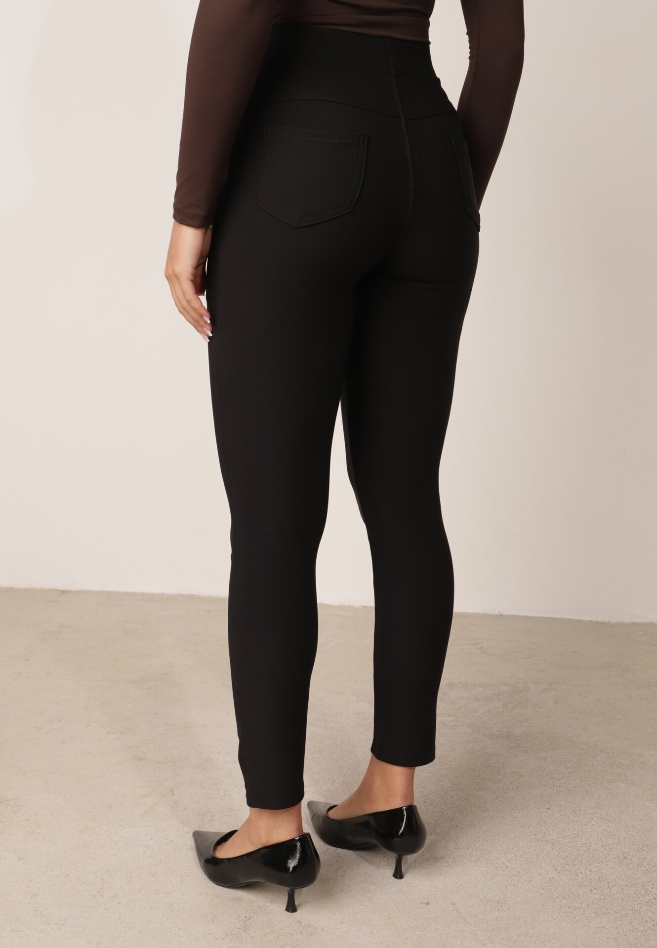 yu & me Pantaloni Negri cu croială ajustată cu elastic în talie și buzunare Rizenna