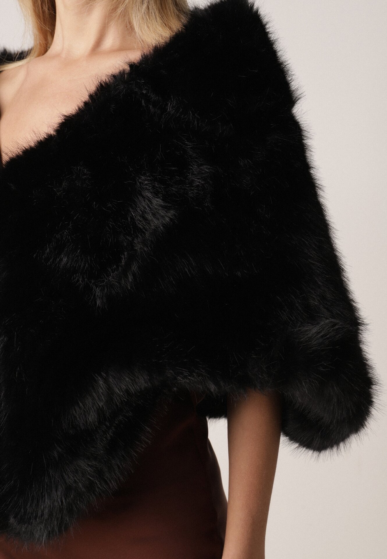 yu & me Poncho Negru