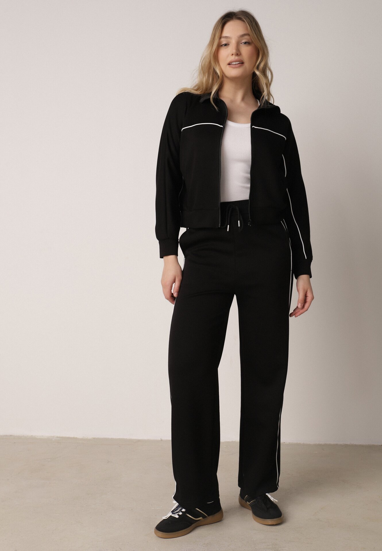 yu & me Set de Trening Negru Retro cu Vâscoză Pantaloni Largi și Bluză cu Guler Înalt Sewelda