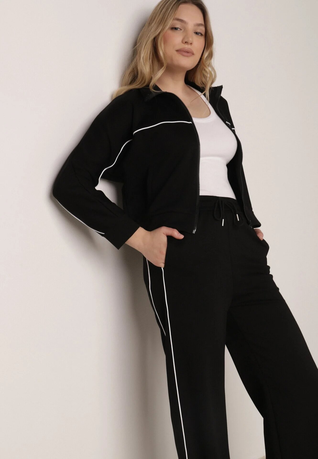yu & me Set de Trening Negru Retro cu Vâscoză Pantaloni Largi și Bluză cu Guler Înalt Sewelda