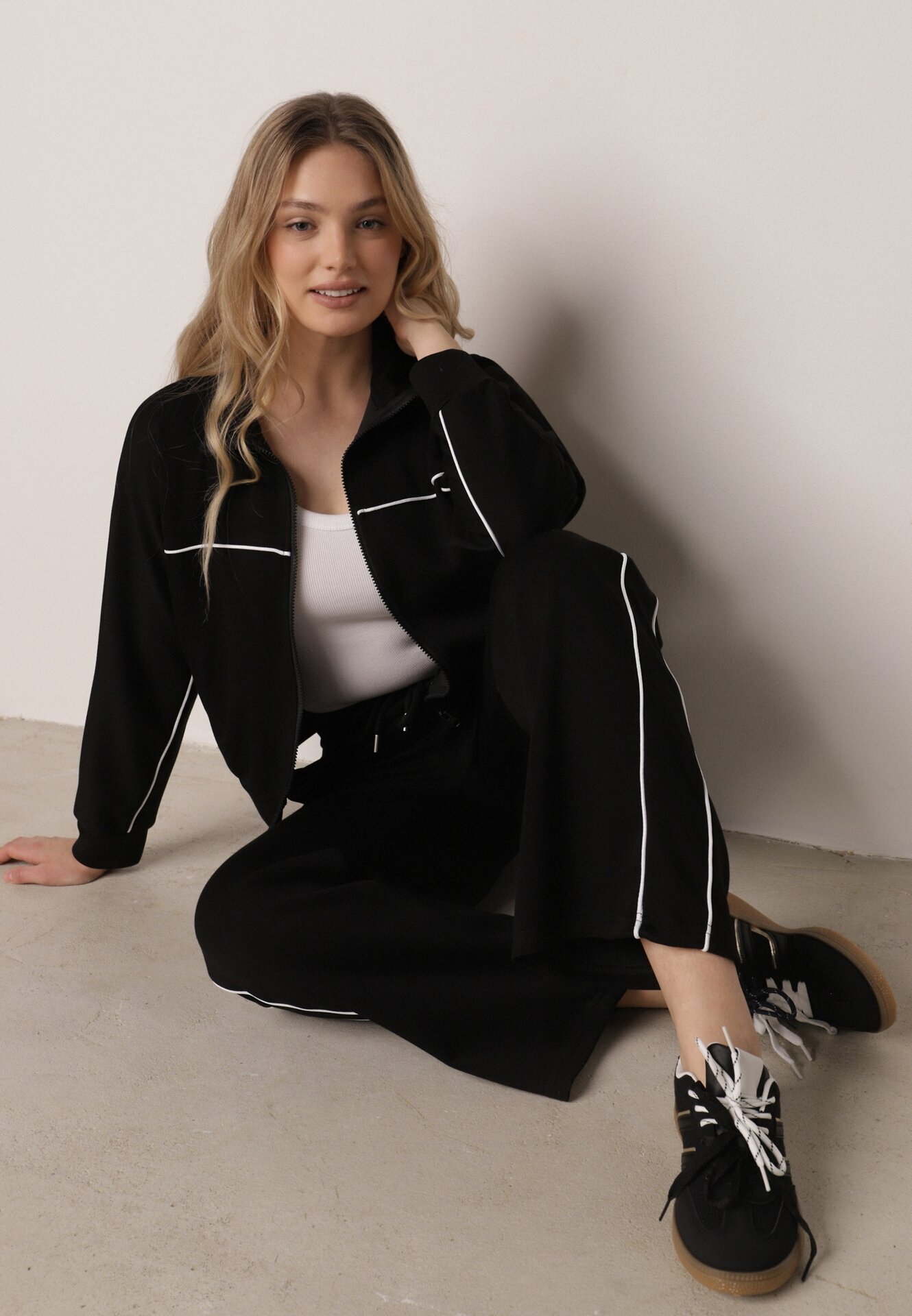 yu & me Set de Trening Negru Retro cu Vâscoză Pantaloni Largi și Bluză cu Guler Înalt Sewelda